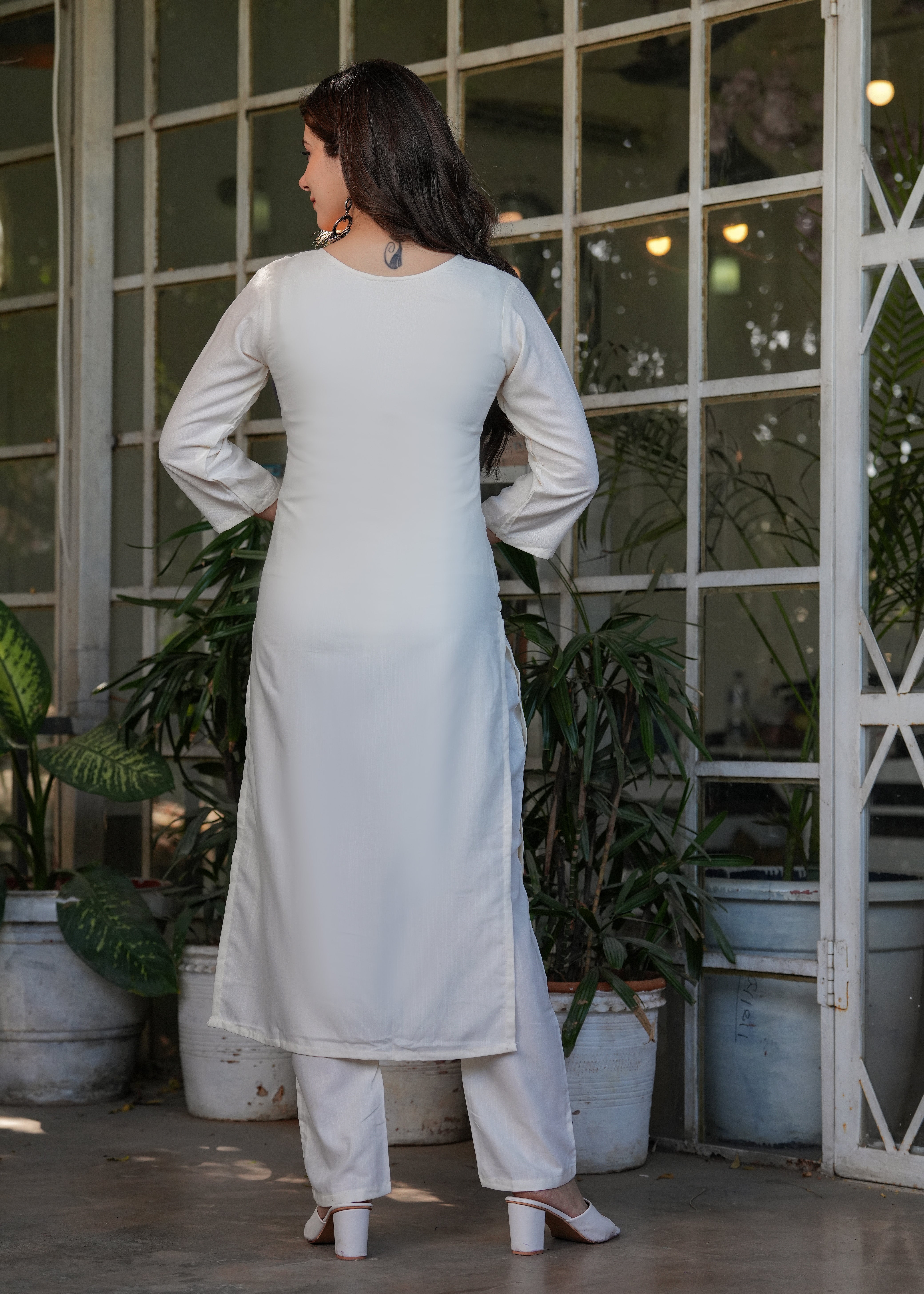 White Viscose Rayon Elegant Kurta Pant Set With Thread Work