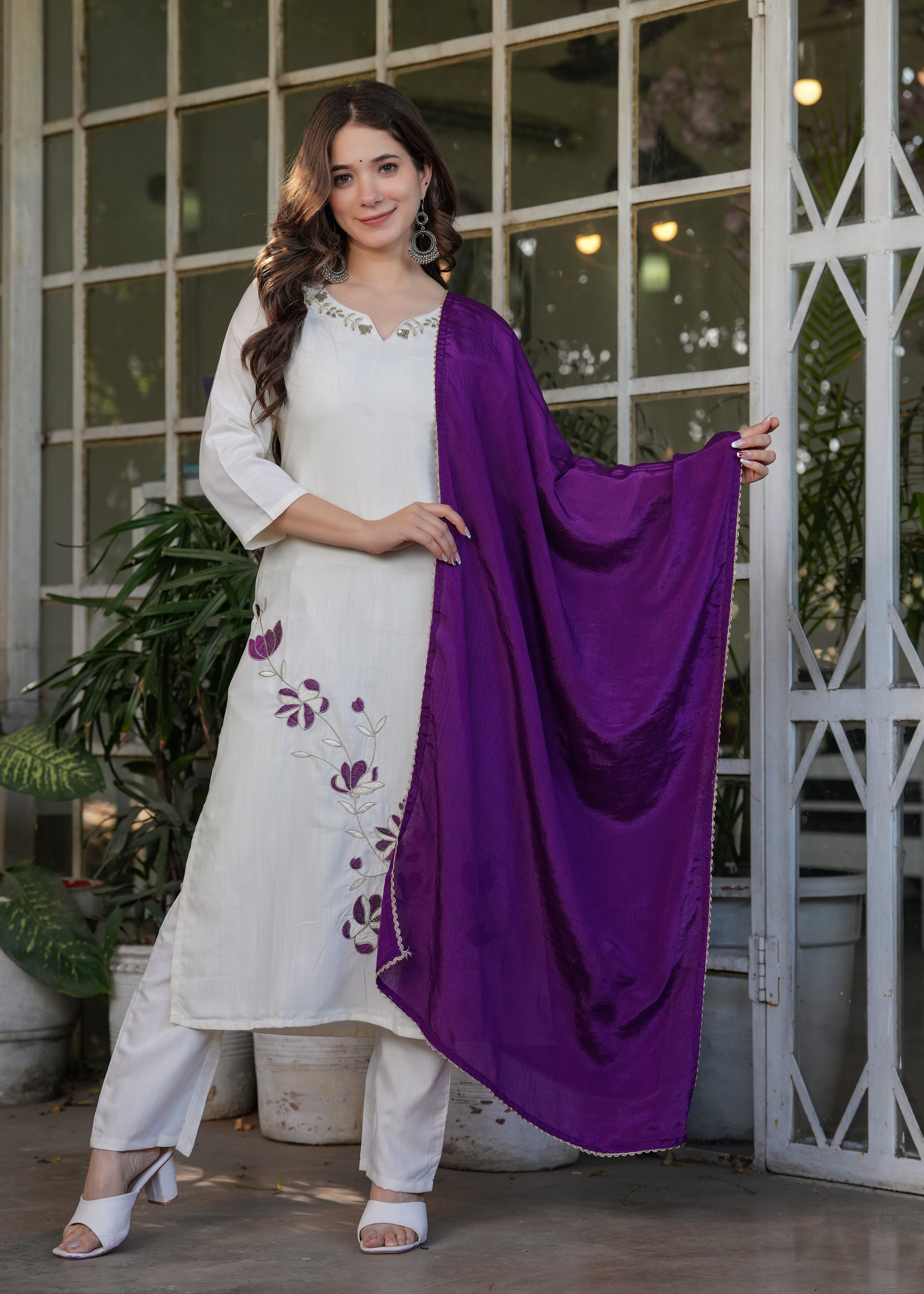 White Viscose Rayon Elegant Kurta Pant Set With Thread Work