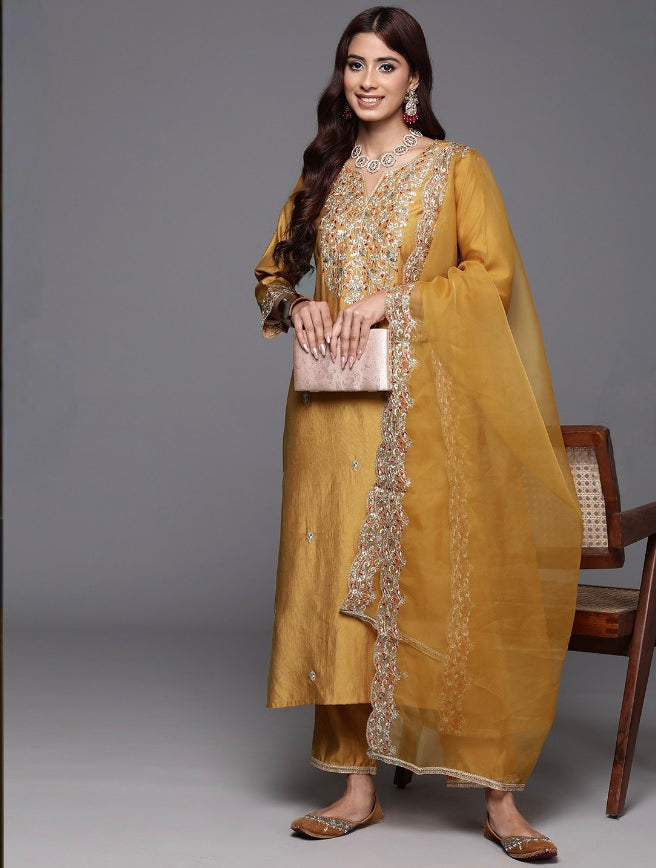 Yellow Chanderi Kurta Pant Set With Heavy Thread Embroidered Work
