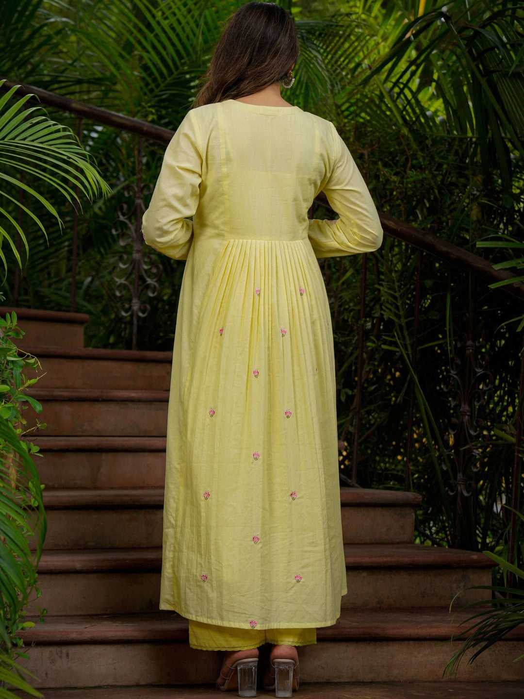 Yellow Chanderi Silk Kurta Pant Set With Heavy Thread Embroidery Work