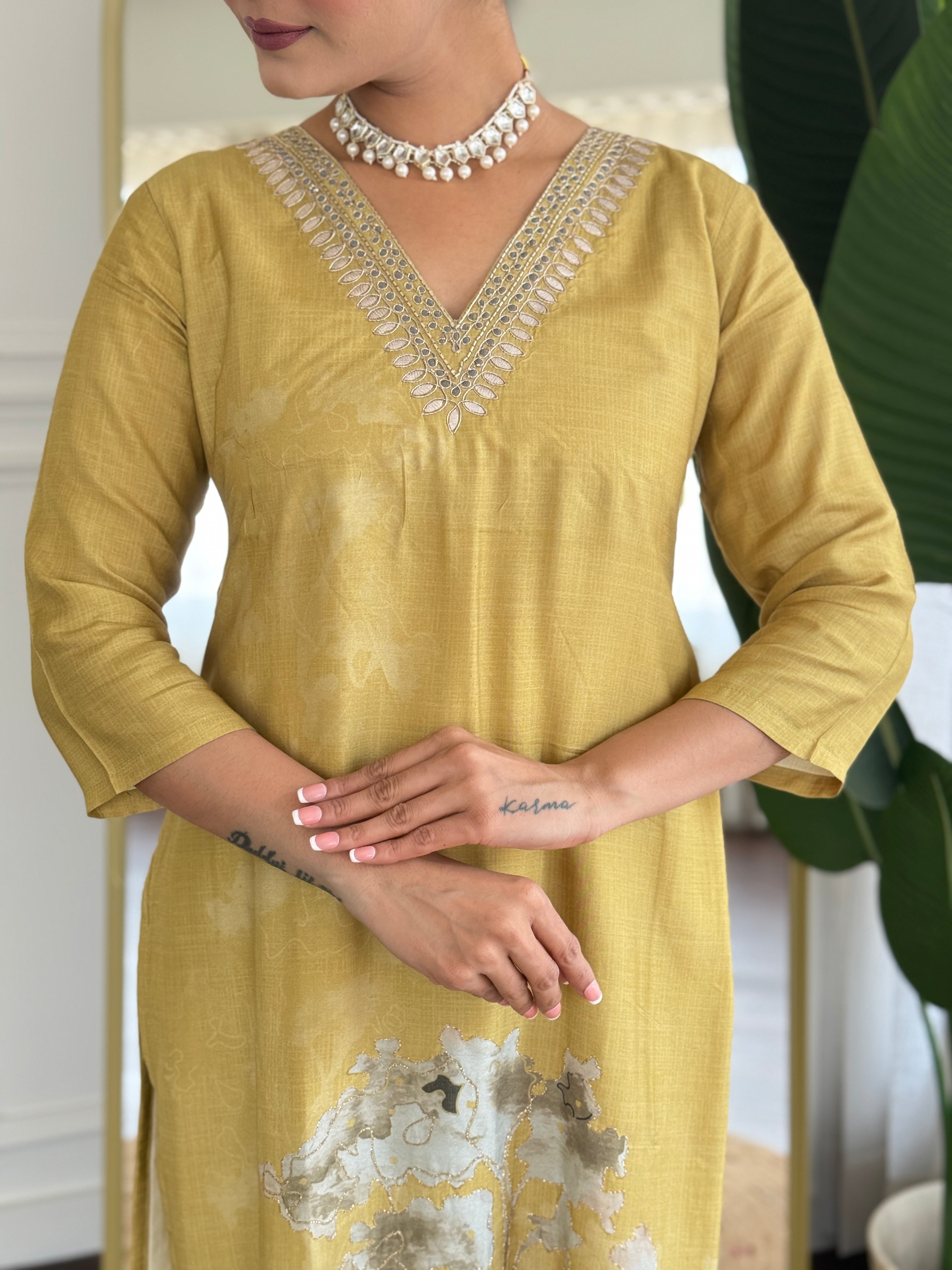 Yellow Pure Muslin Kurta Pant Set With Heavy Thread Embroidery Work With Digital Print