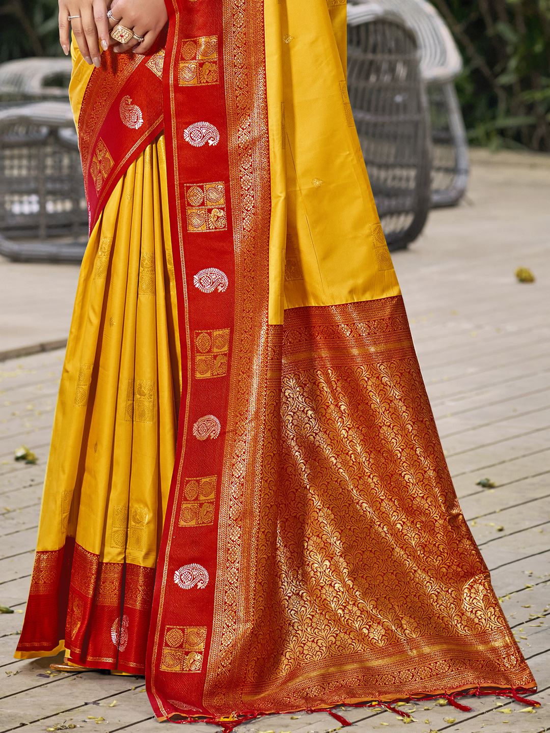 Yellow Traditional Wear Weaving Silk Saree