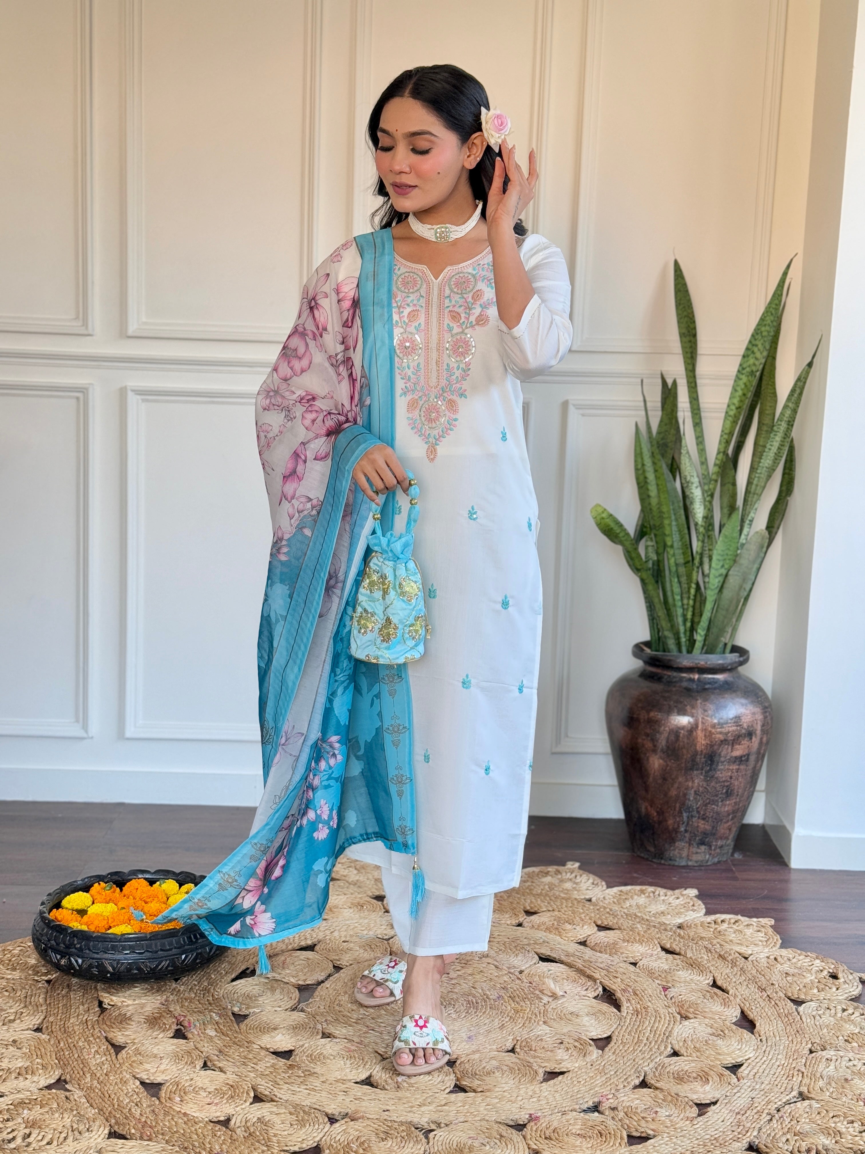 Off White Viscose Chanderi Kurta Pant With Heavy Thread Embroidery