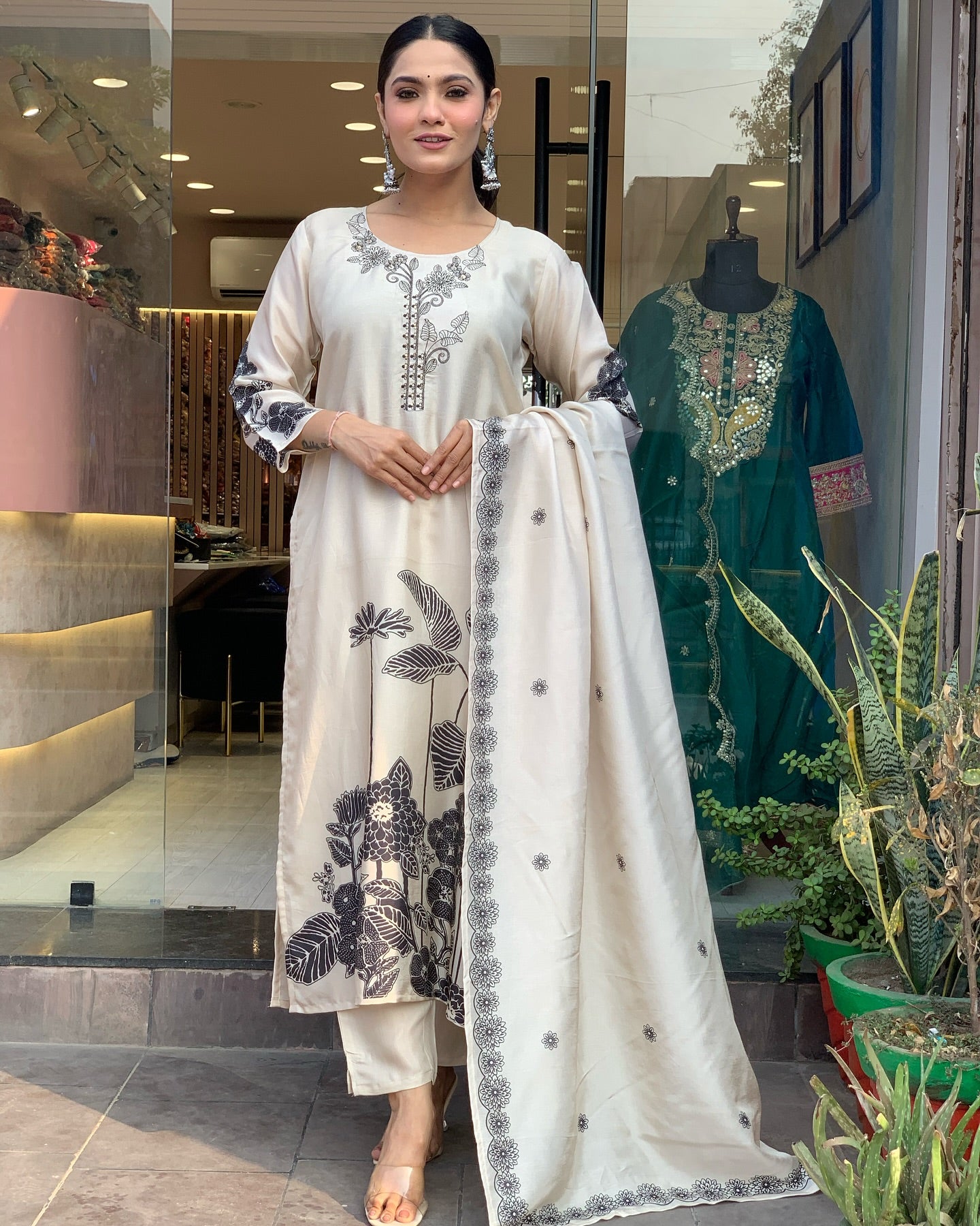 Off White Chinnon Silk Kurta Pant With Print And Thread Embroidery Work