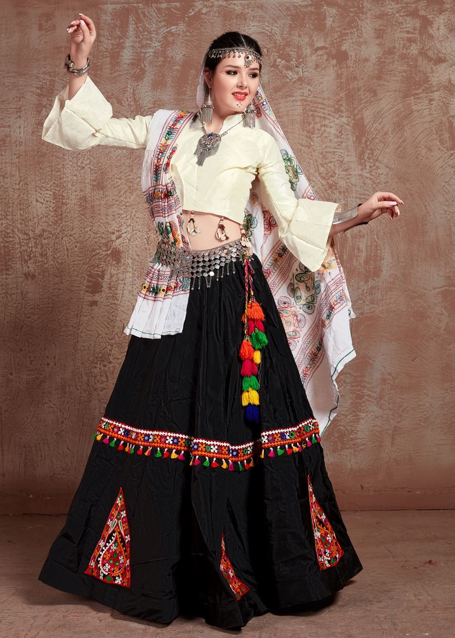 Black And White Navratri Chaniya Choli With Gamthi Work Butta And  Tassels Lace