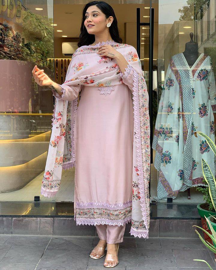 Baby Pink Viscose Chanderi Kurta Pant With Embroidery Work And Printed Dupatta