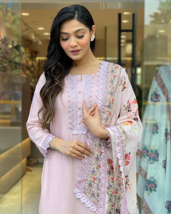 Baby Pink Viscose Chanderi Kurta Pant With Embroidery Work And Printed Dupatta