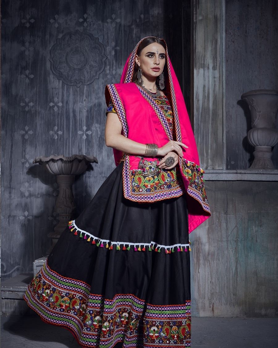 Black And Pink Navratri Chaniya Choli With Gamthi Work And Lace Work