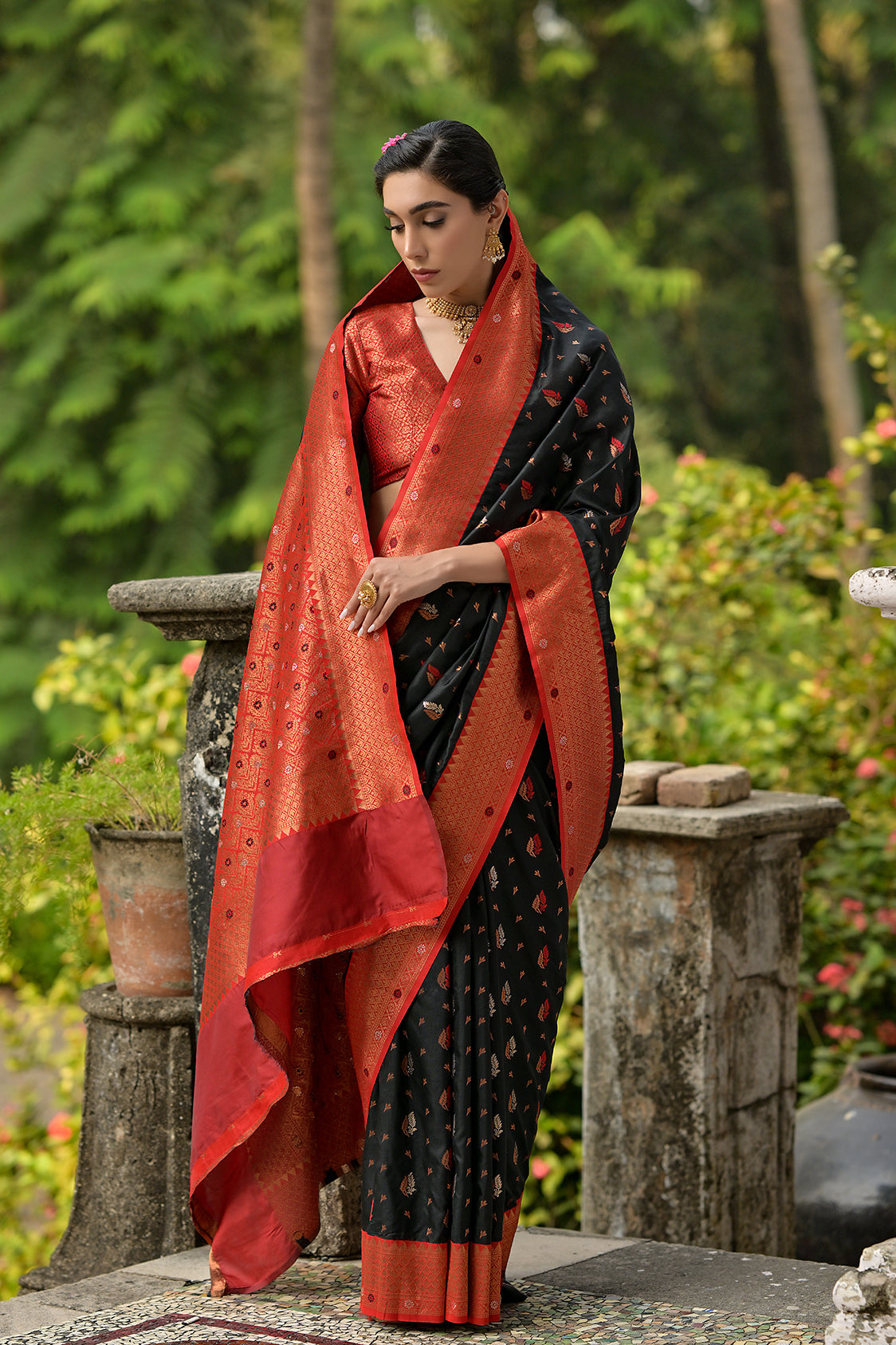 Black Banarasi Silk Saree with Leaf Design and Contrast Pallu