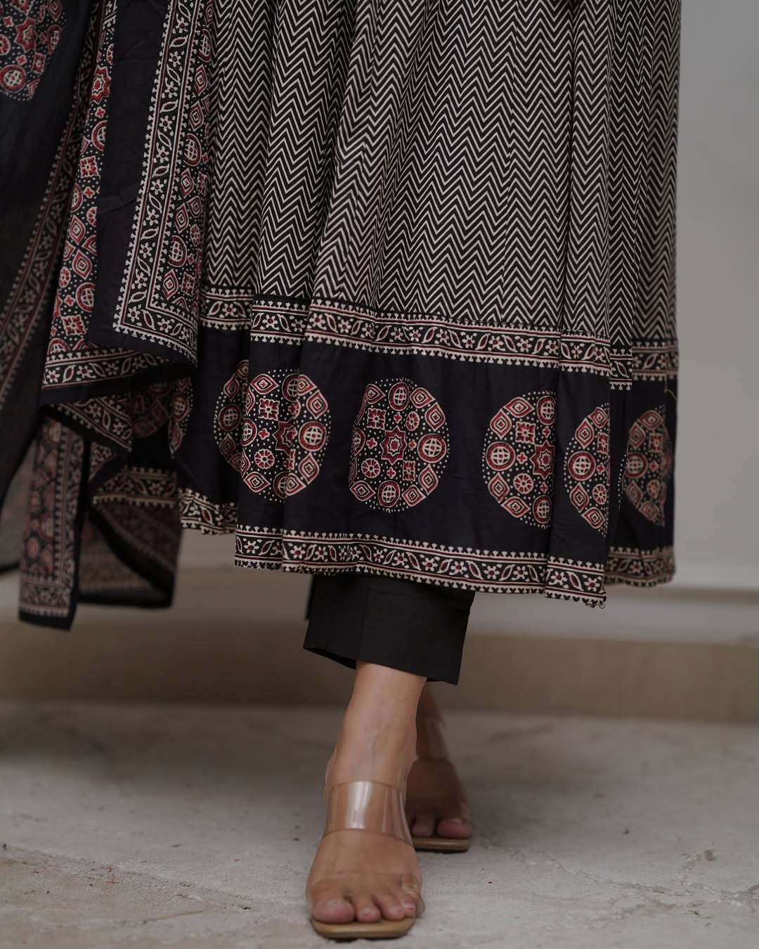 Black Cotton Blend Kurta Pant with Print With Thread Embroidery Work
