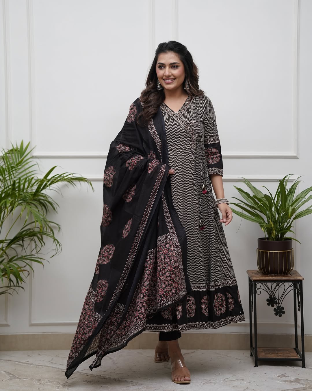 Black Cotton Blend Kurta Pant with Print With Thread Embroidery Work