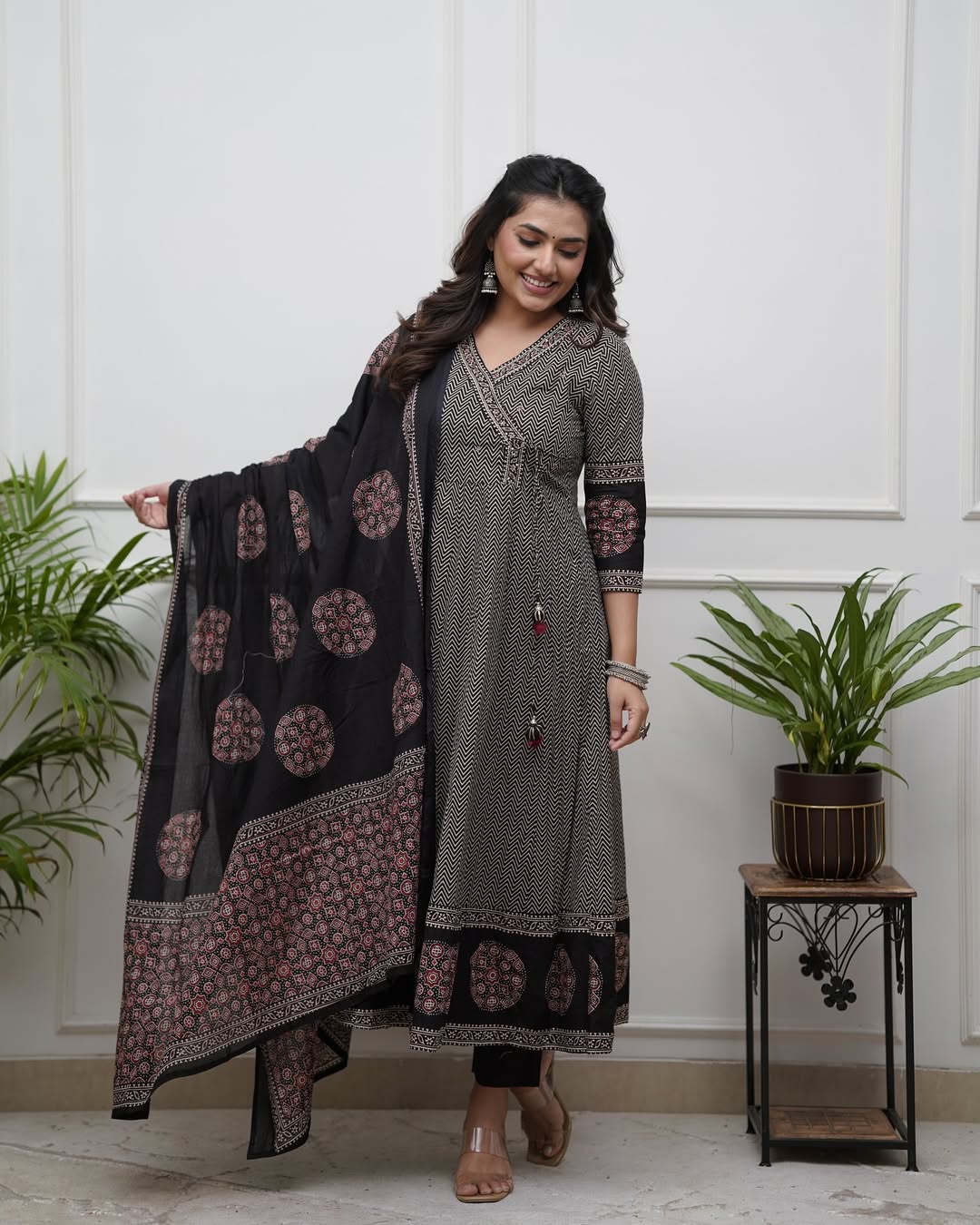 Black Cotton Blend Kurta Pant with Print With Thread Embroidery Work