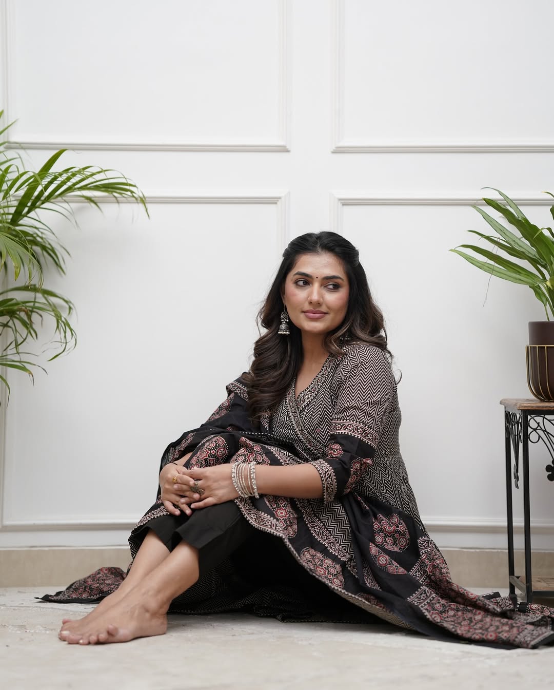 Black Cotton Blend Kurta Pant with Print With Thread Embroidery Work