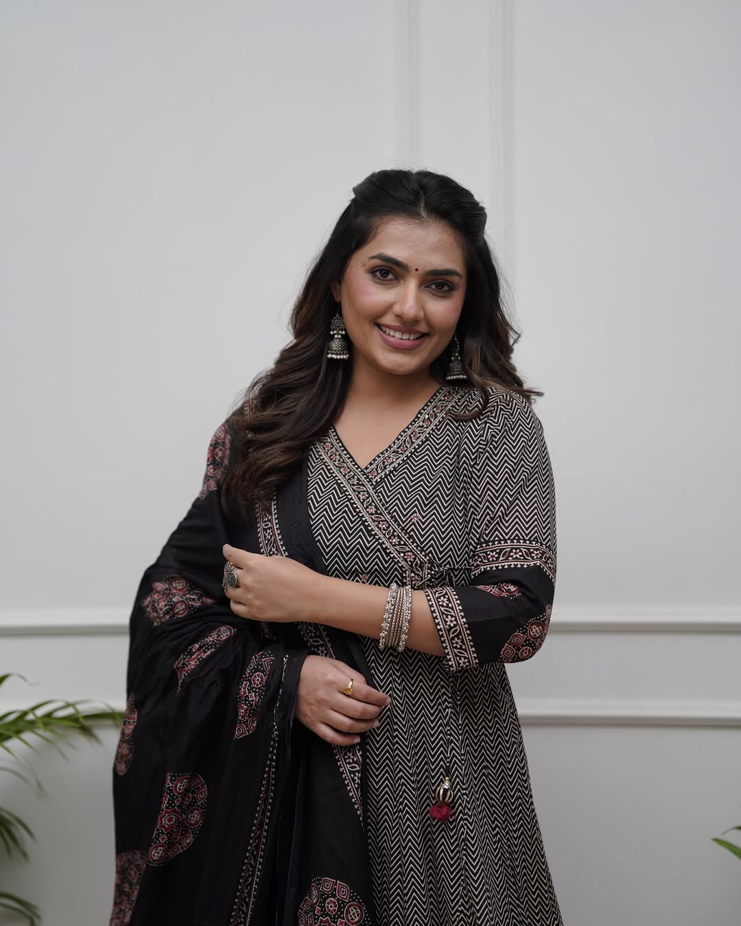 Black Cotton Blend Kurta Pant with Print With Thread Embroidery Work