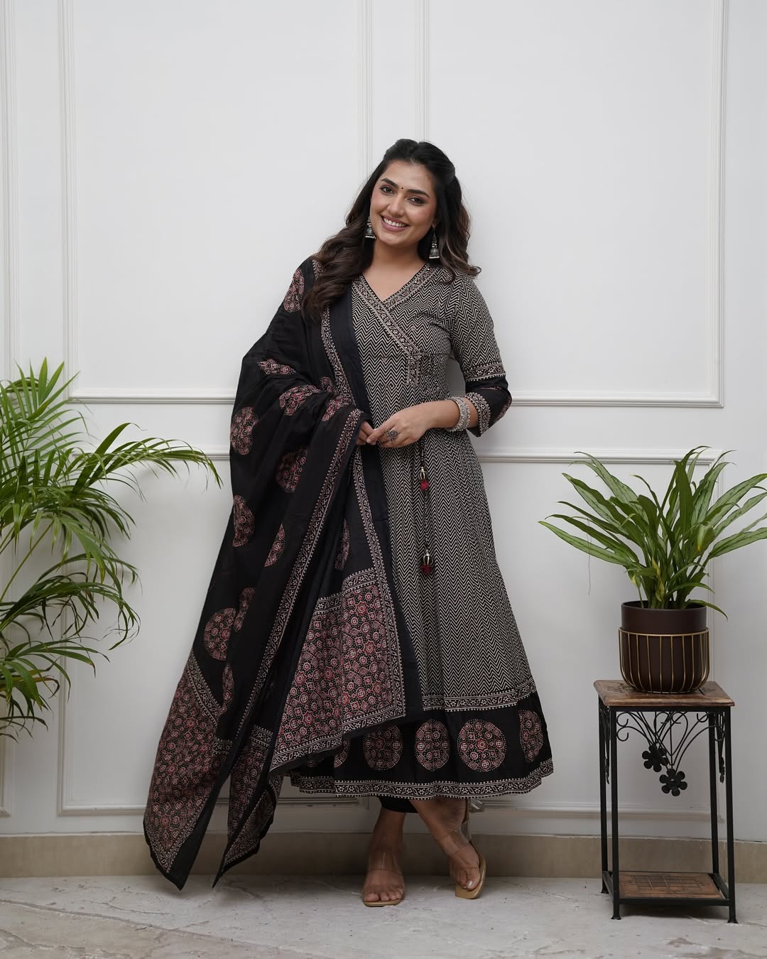 Black Cotton Blend Kurta Pant with Print With Thread Embroidery Work