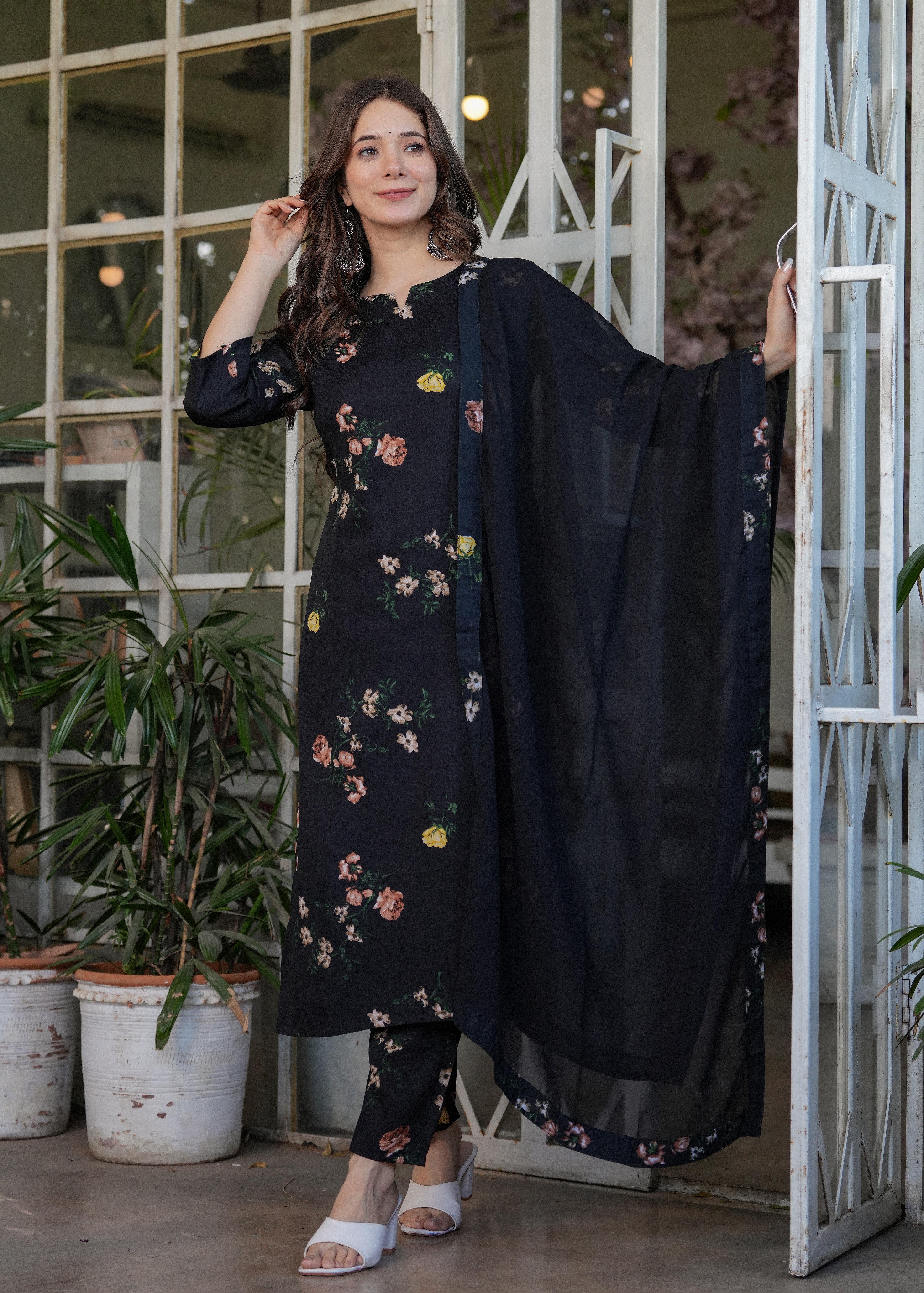 Black French Crepe Elegant Kurta Pant Set With Print