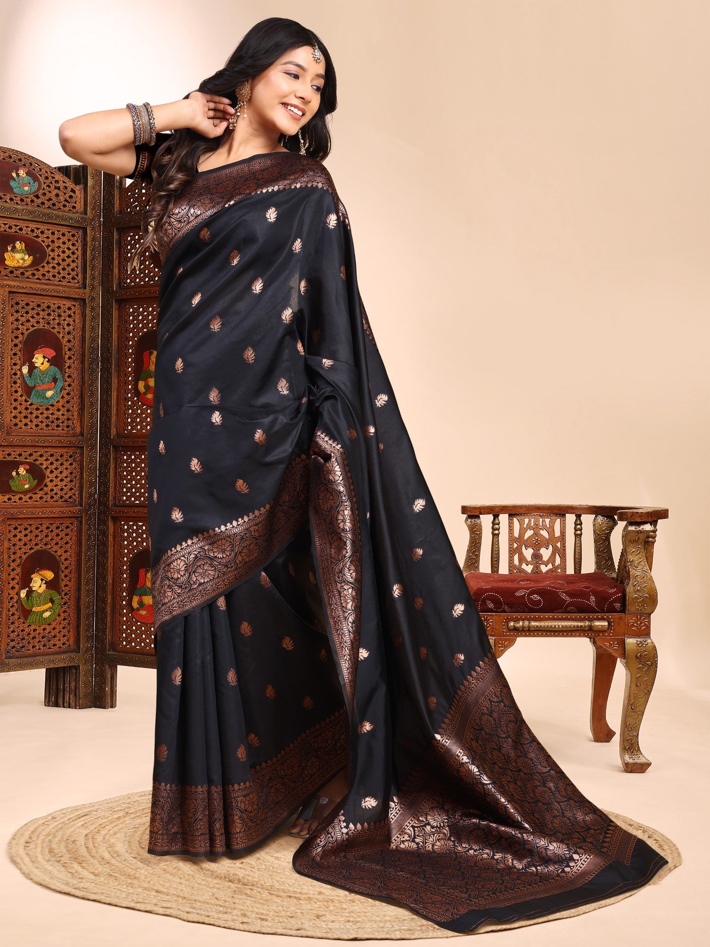 Black Lichi Silk Saree With Traditional Weaving