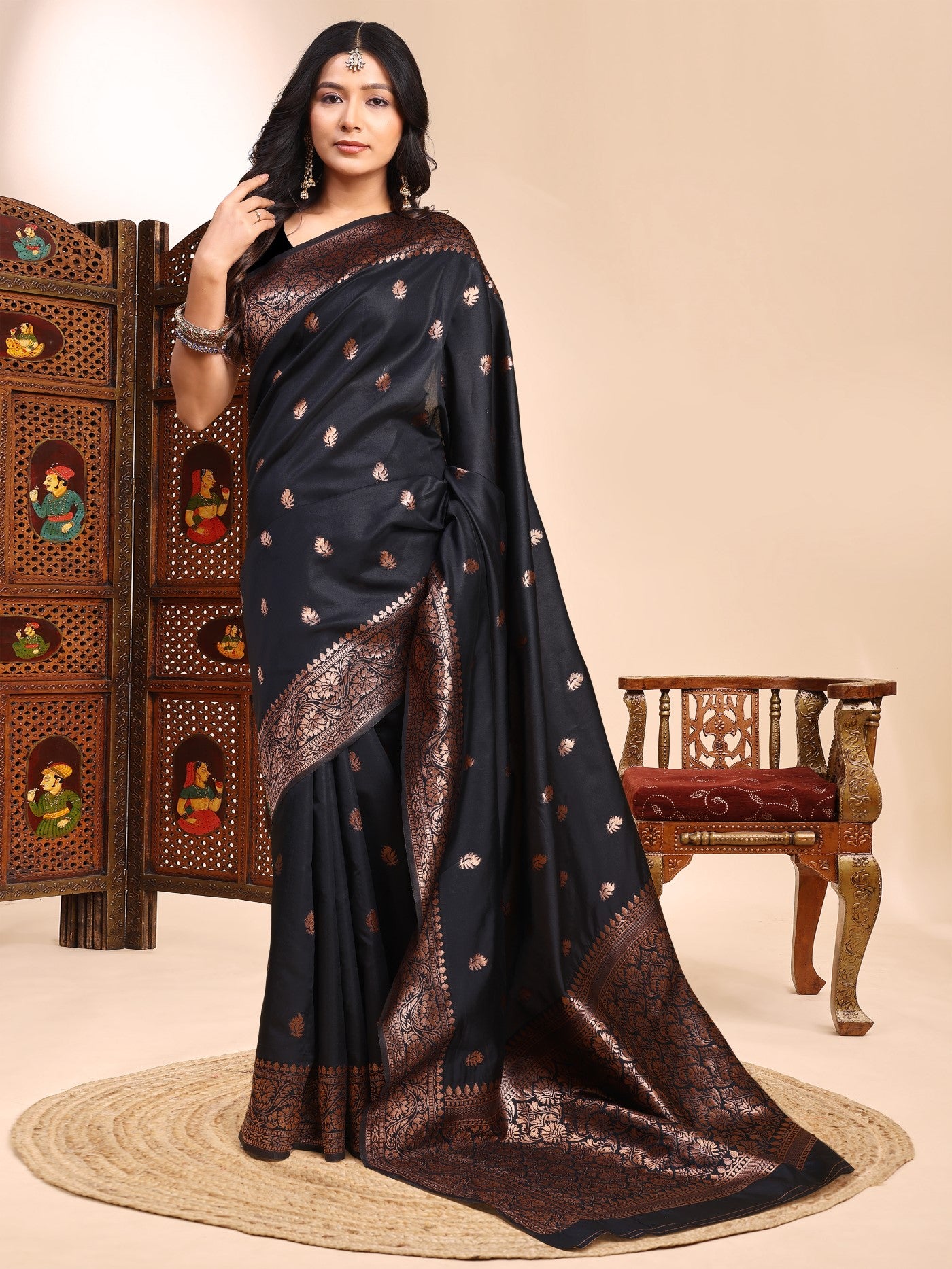 Black Lichi Silk Saree With Traditional Weaving