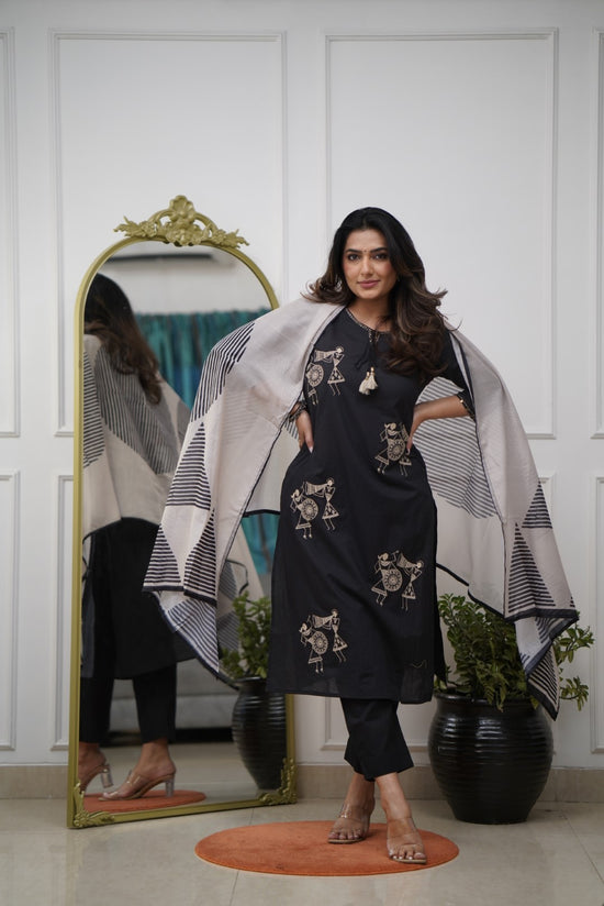 Black Pure Silk Kurta Pant Set With Heavy Thread Embroidery Work With Printed Dupatta