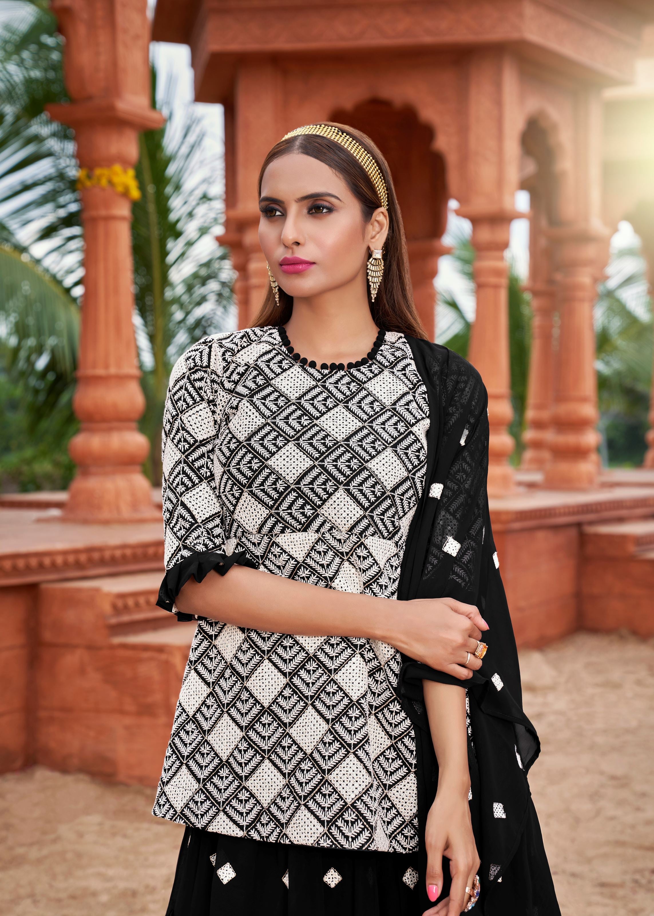 Black Sarara Suite With Heavy Fox Georgette And Cotton Embroidery Work