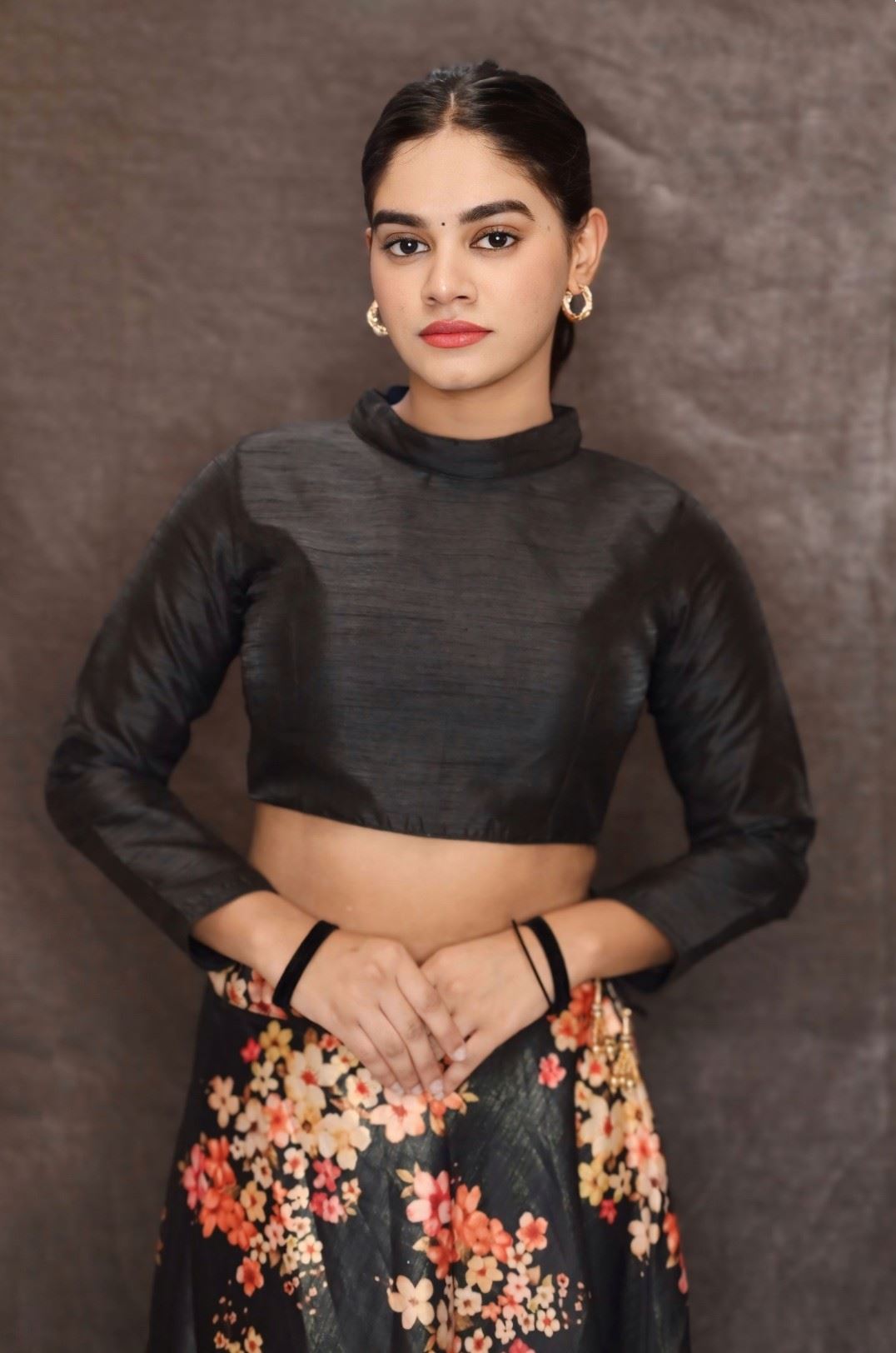 Black Silk Long Sleeve Crop Top Blouse With Back Zip