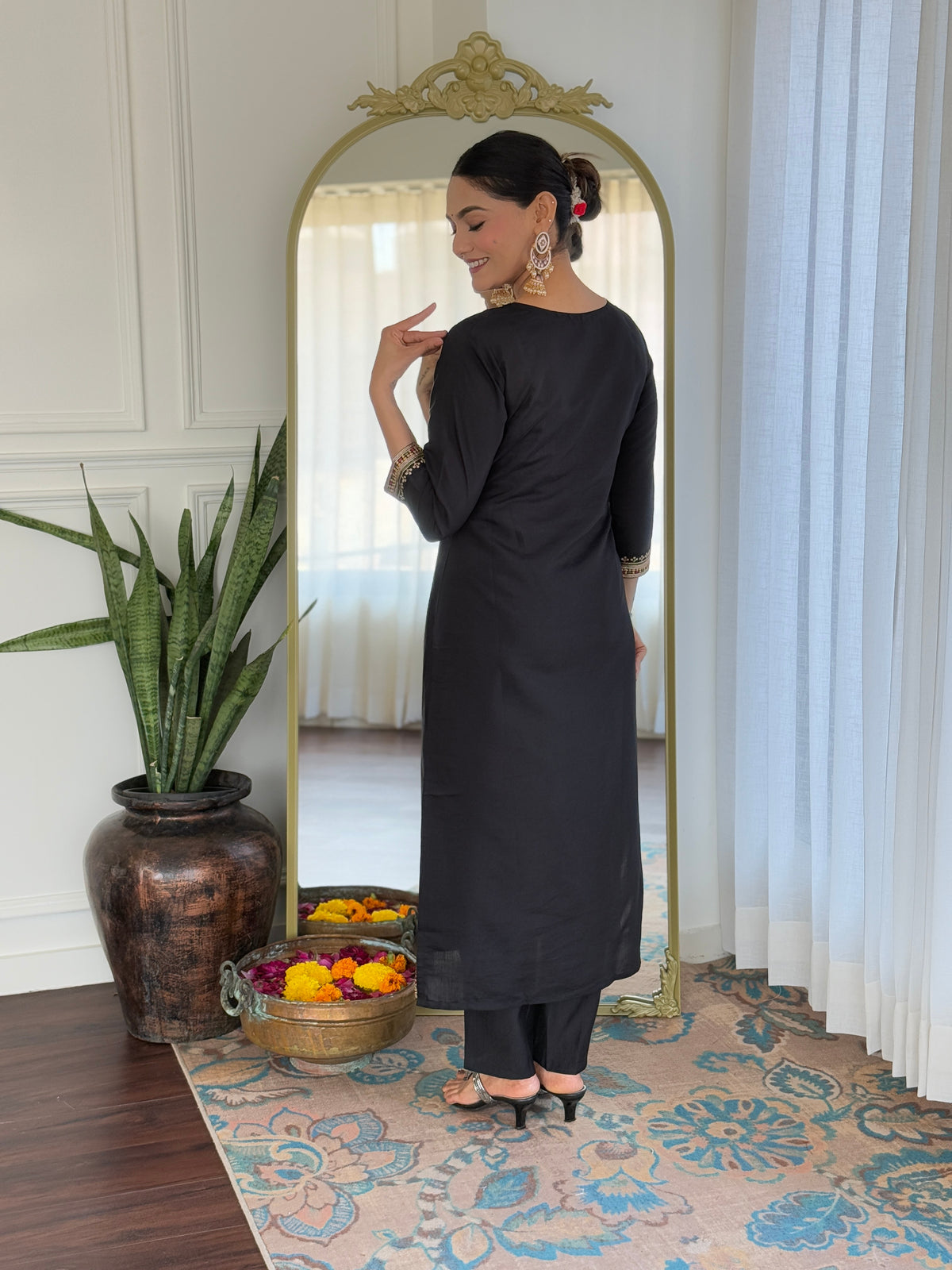 Black Viscose Elegant Kurta Pant Set With Embroidery Work