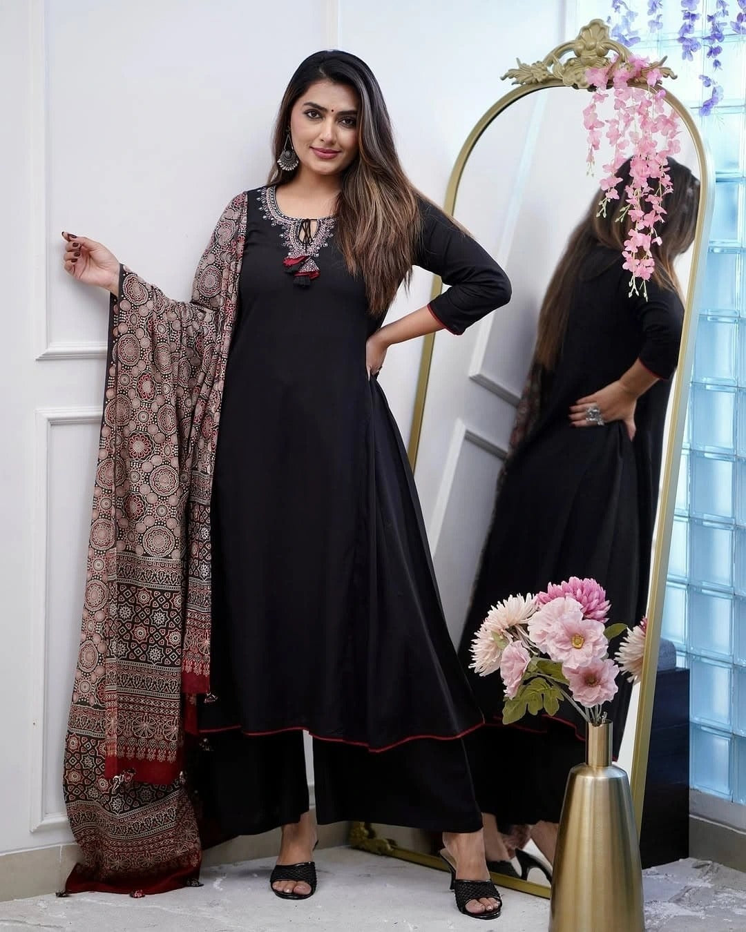 Black Viscose Kurta Pant Set With Embroidery Work
