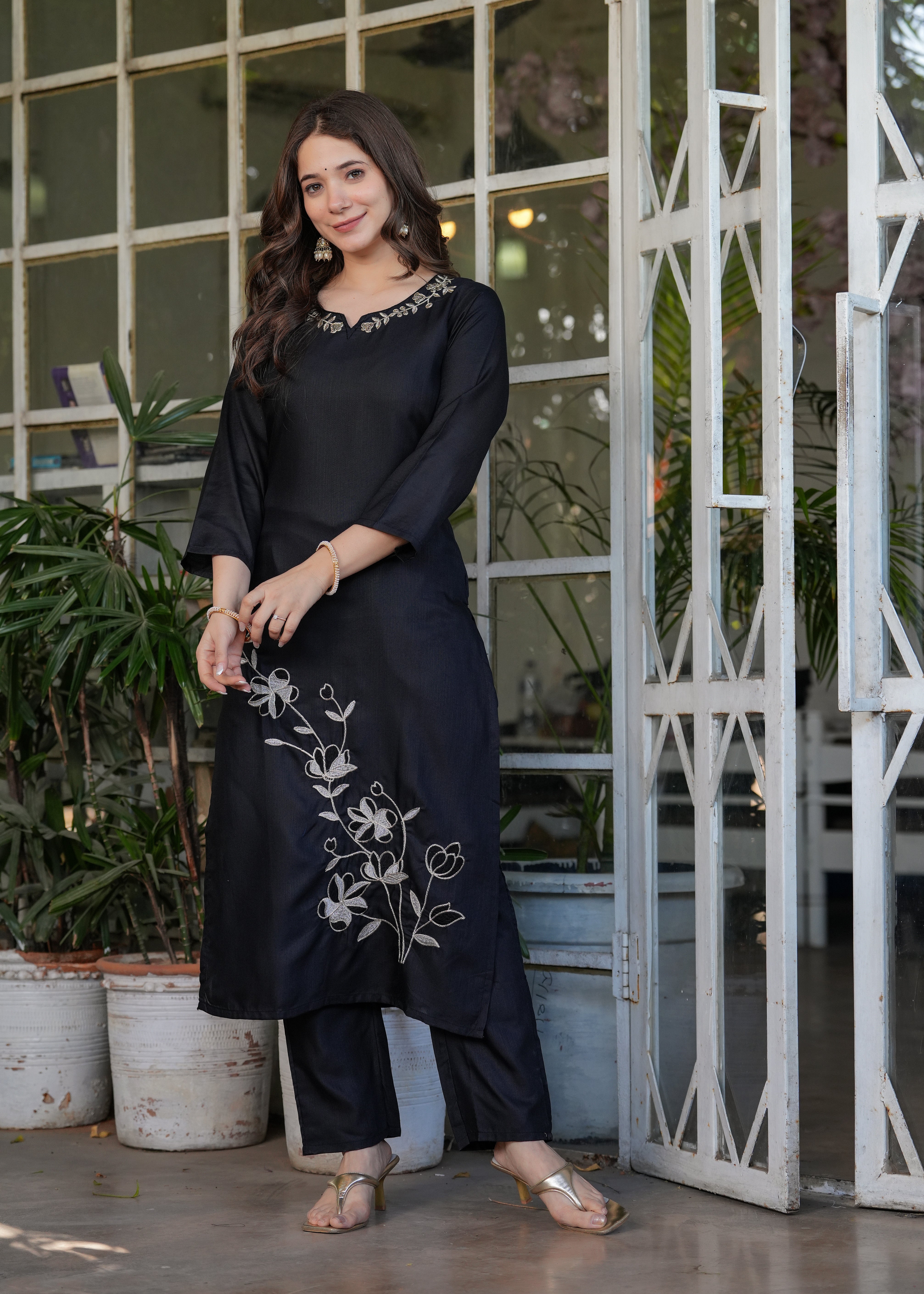 Black Viscose Rayon Elegant Kurta Pant Set With Thread Work