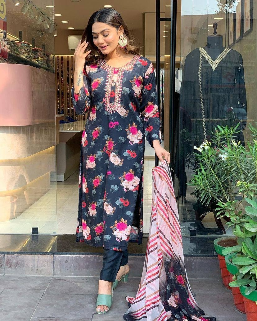 Black Viscose Silk Kurta Pant Set With Embroidery Work