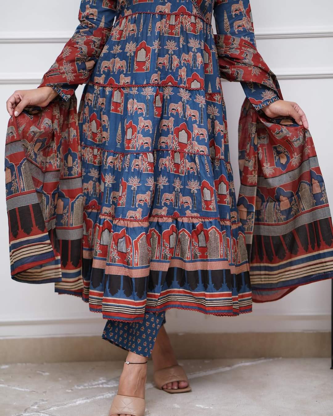 Blue Cotton Kurta Pant Set with Printed With Thread Embroidery Work