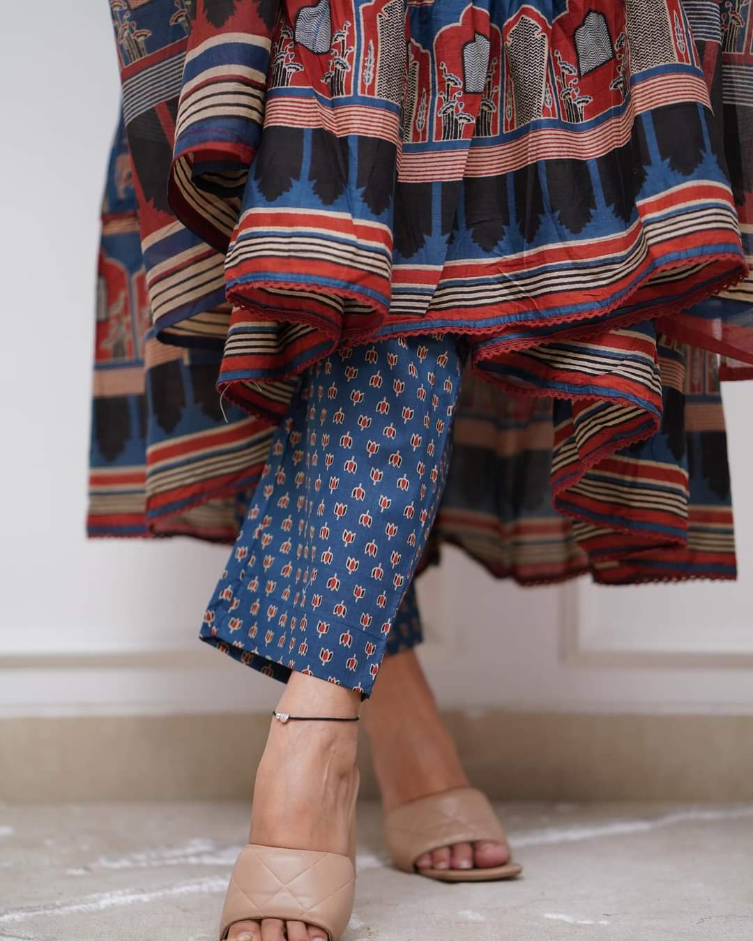 Blue Cotton Kurta Pant Set with Printed With Thread Embroidery Work