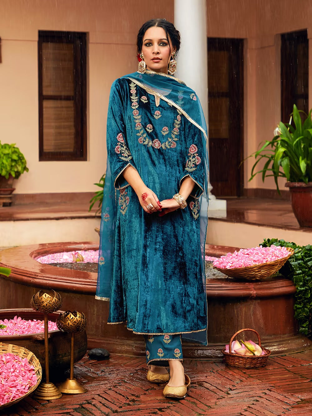 Blue Velvet Kurta Pant Set With Heavy Thread Embroidery Work