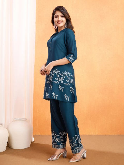 Blue Vicose Rayon Kurta Pant With Thread Embroidery Work