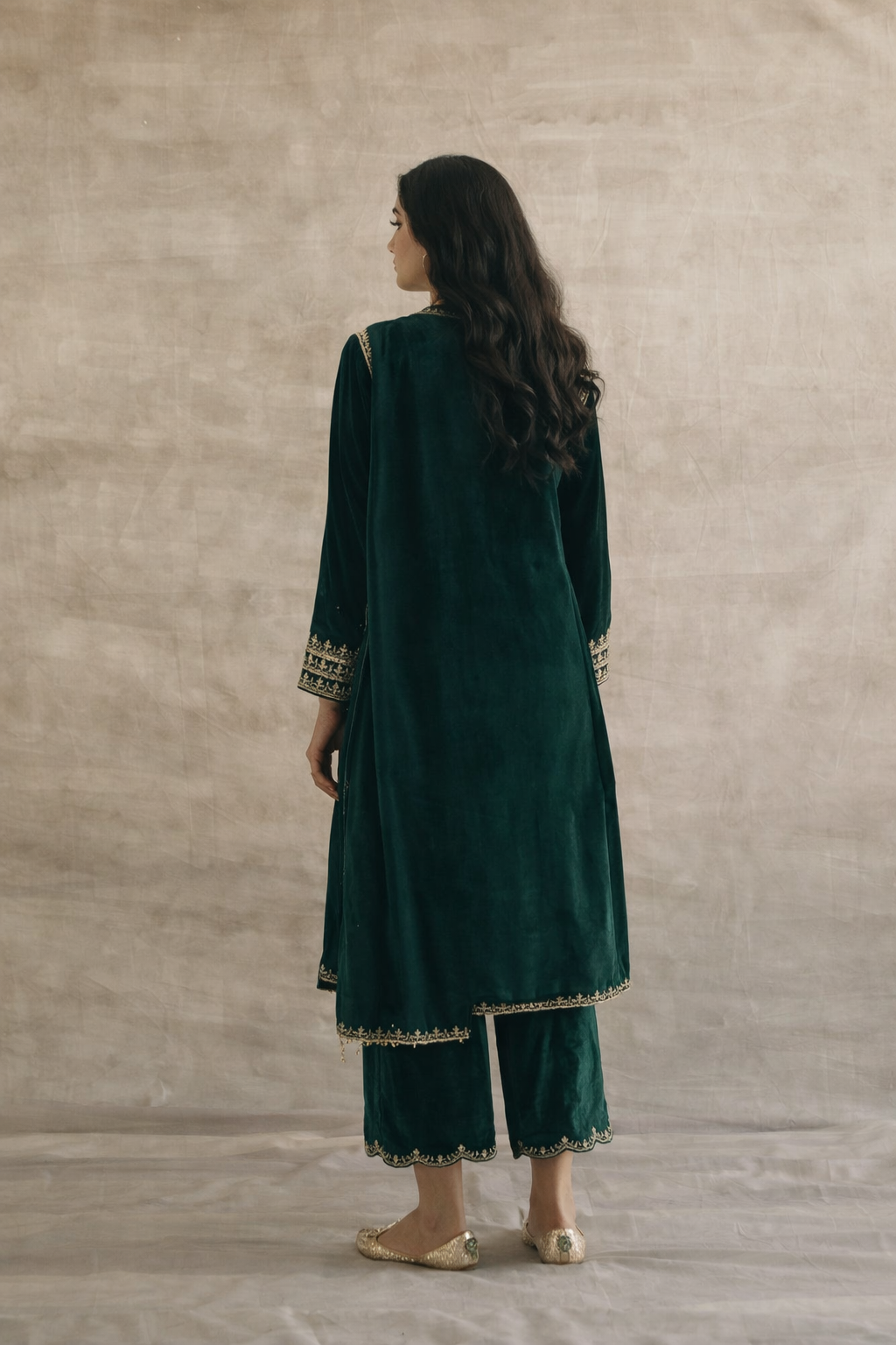Bottle Green Velvet Kurta Pant Set With Heavy Thread Embroidery Work