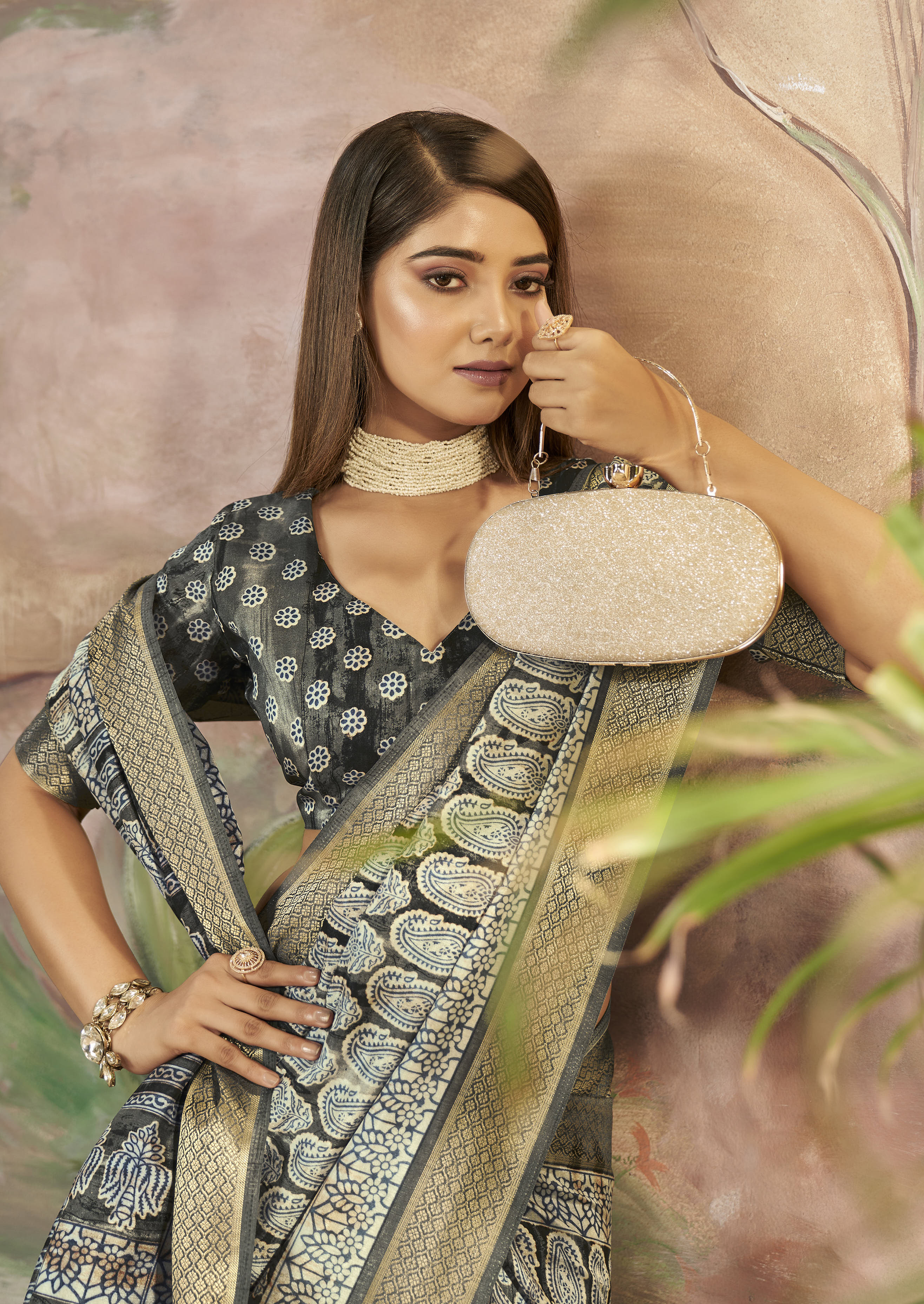 Carbon Grey Beautiful Dolla Silk Woven Border Designer With Printed Saree