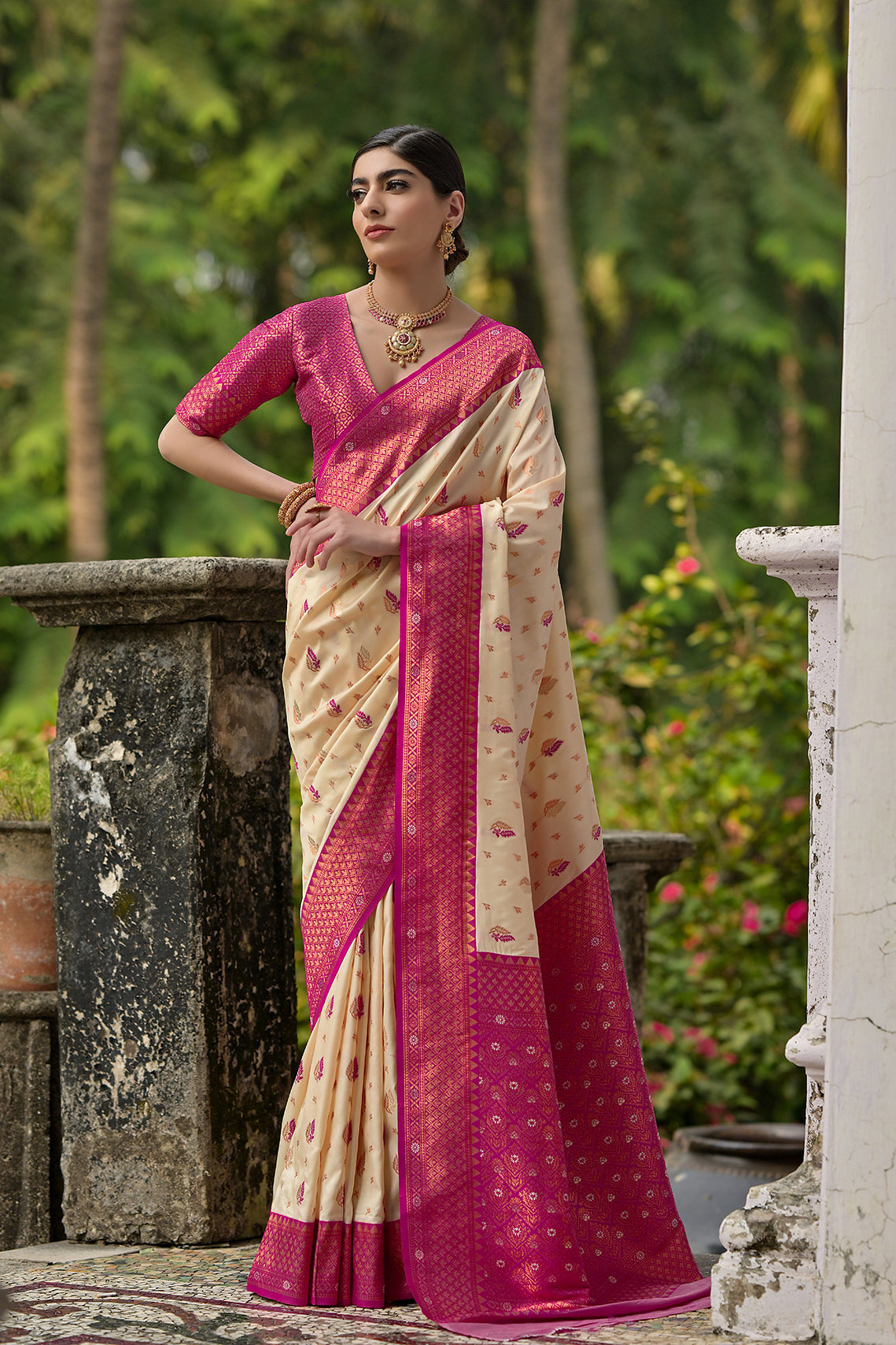 Cream Banarasi Silk Saree with Leaf Design and Contrast Pallu