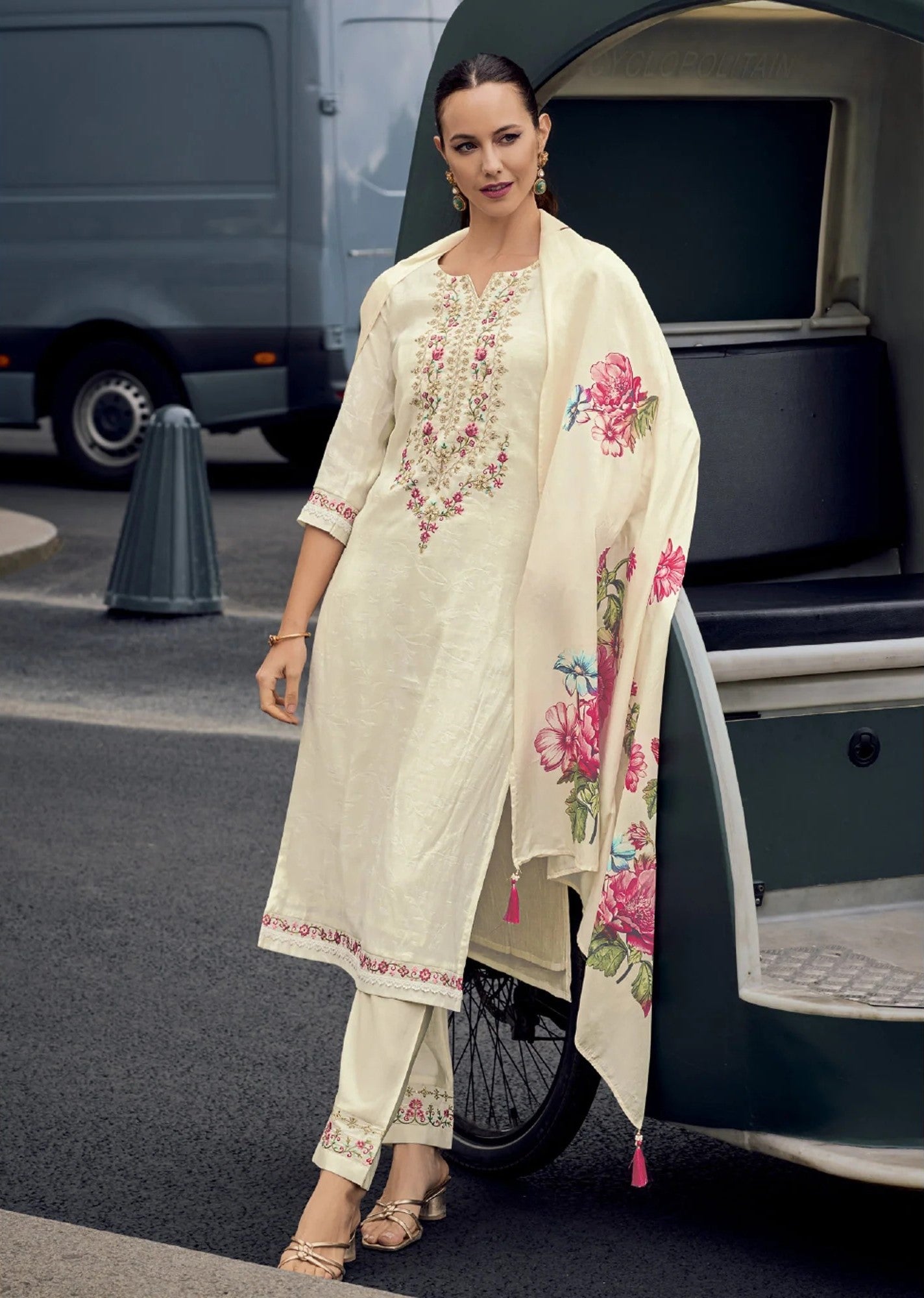 Cream Pure Viscose Jacquard Kurta Pant Set With Heavy Thread Embroidered Work With Printed Dupatta