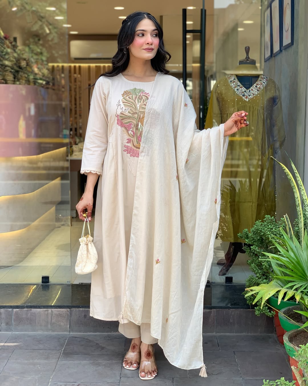 Cream Rayon Slub Kurta Pant Set With Heavy Thread Embroidery Work