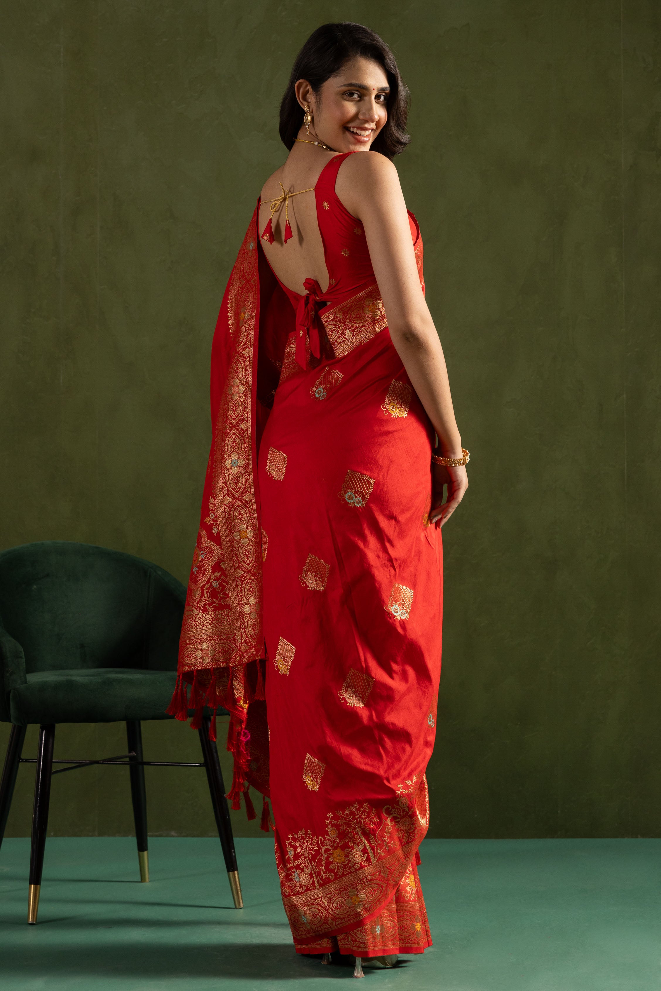 Dolla Silk Woven Jari Designer Ethnic Red Sophisticated Partywear Saree