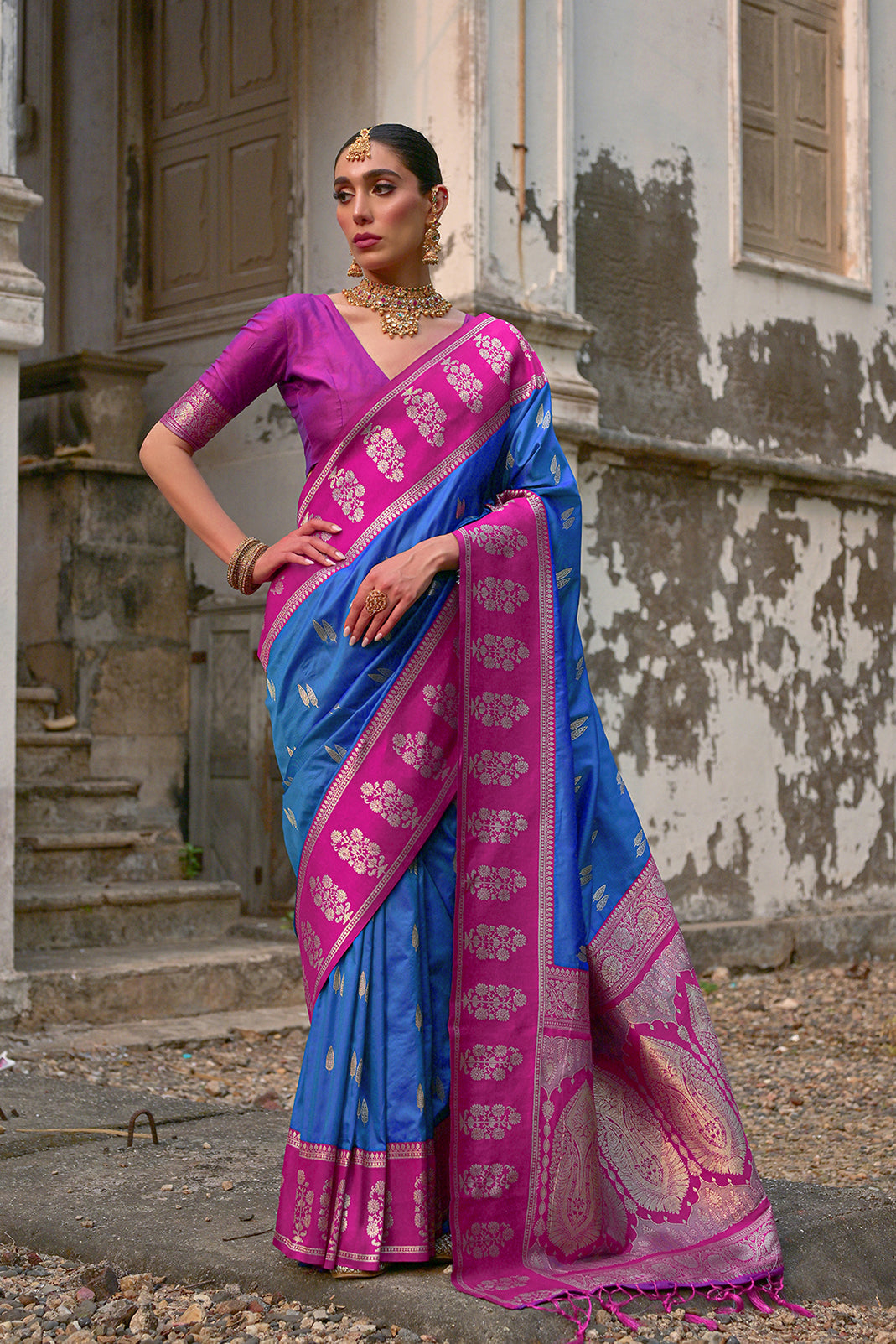 Firozi Kanchi Silk Saree with Leaf Design and Contrast Pallu