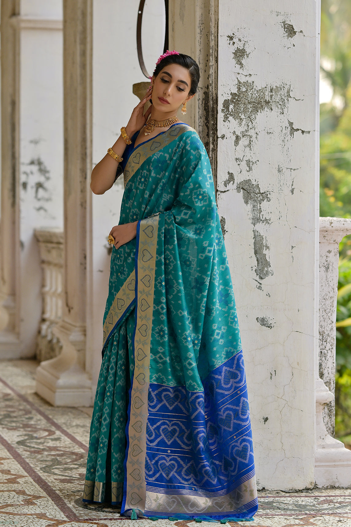 Firozi Raw Silk Saree with Ikkat Design and Contrast Pallu