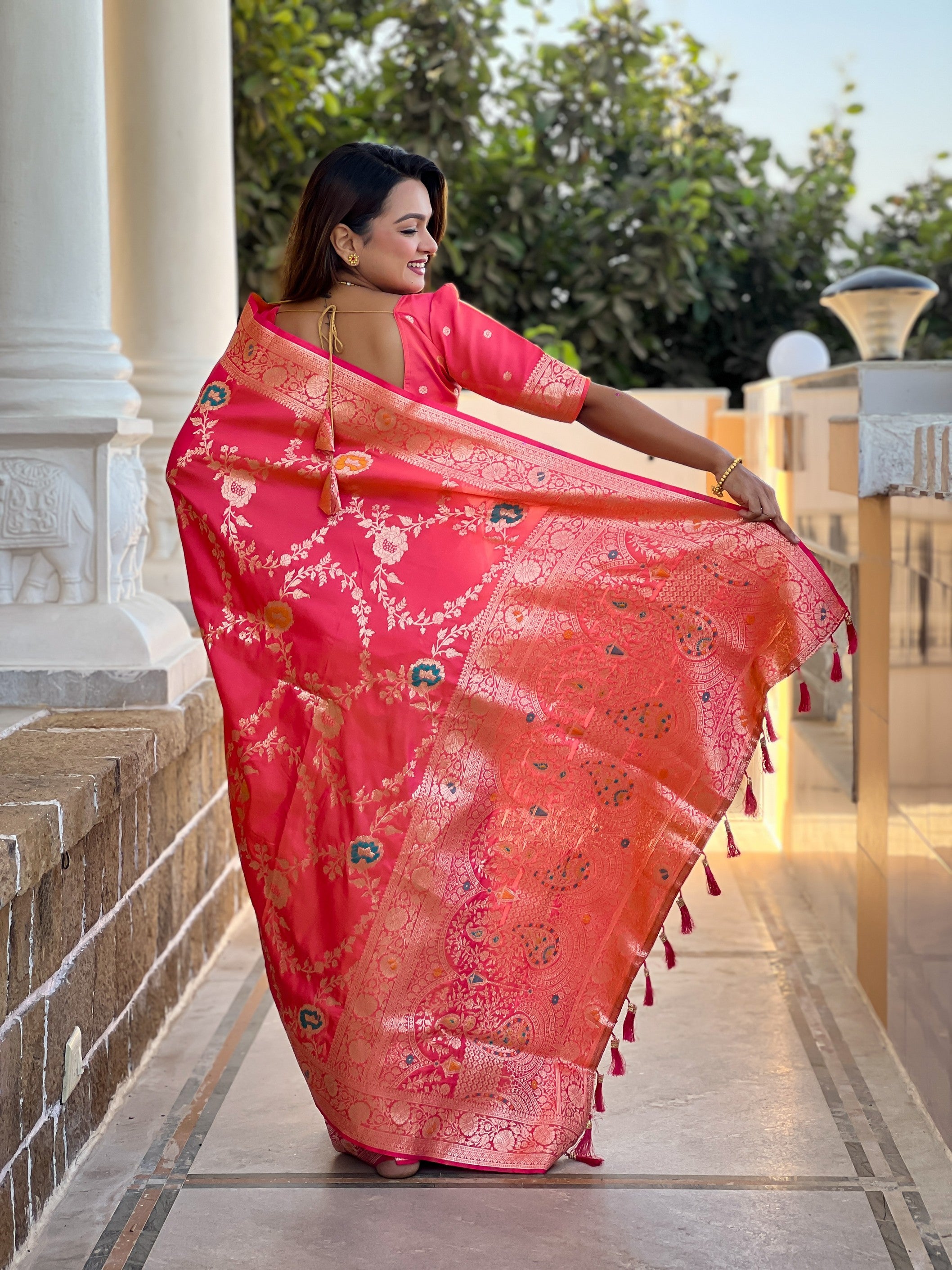 Gajri Banarasi Silk Saree With Traditional Woven Meenakari Designer Traditional Looks