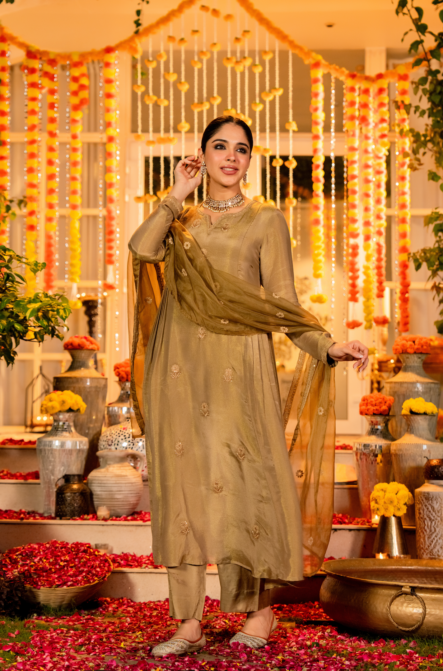 Gold Simmer Chanderi Kurta Pant Set With Heavy Thread Embroidery Work