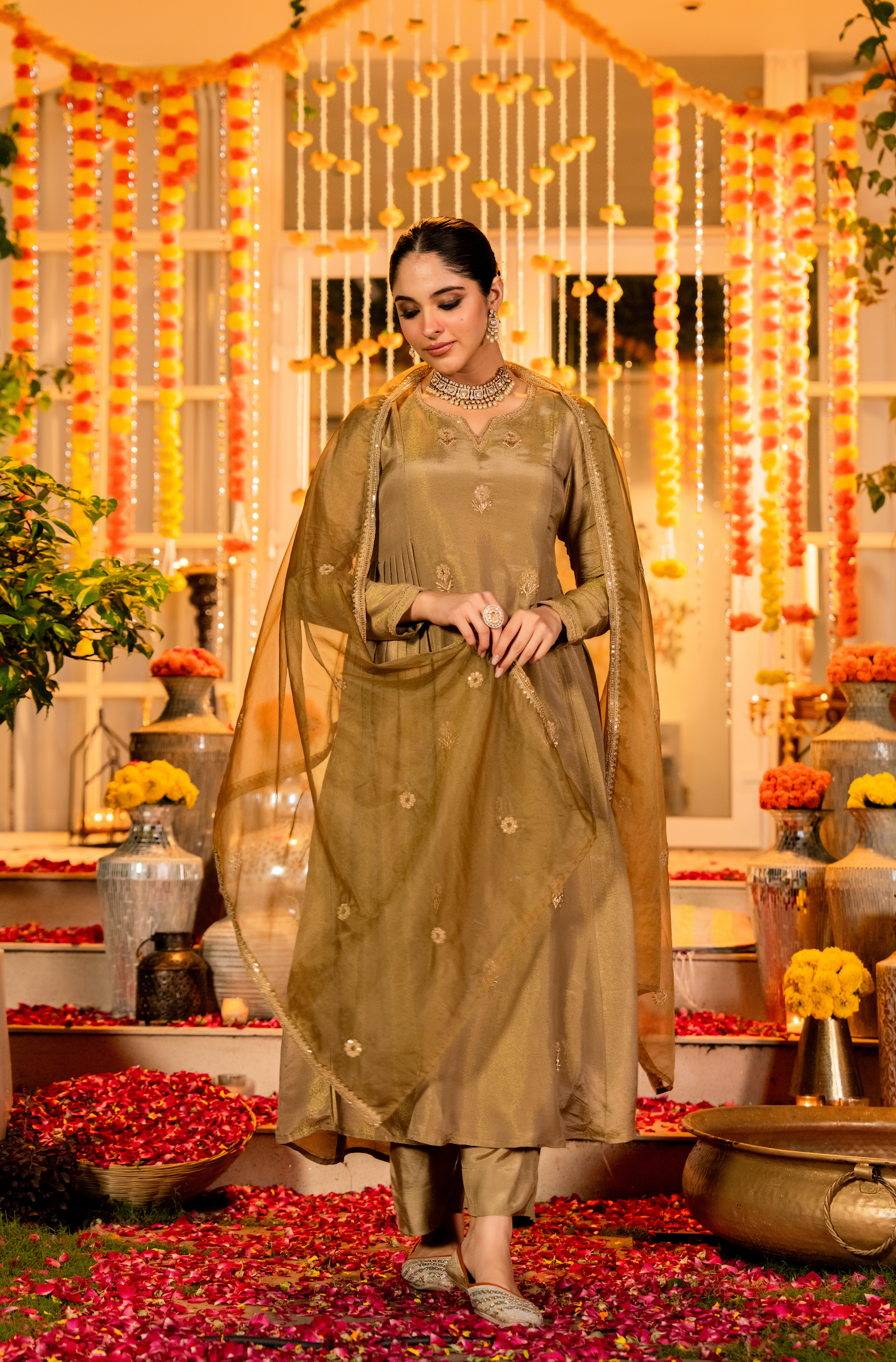 Gold Simmer Chanderi Kurta Pant Set With Heavy Thread Embroidery Work