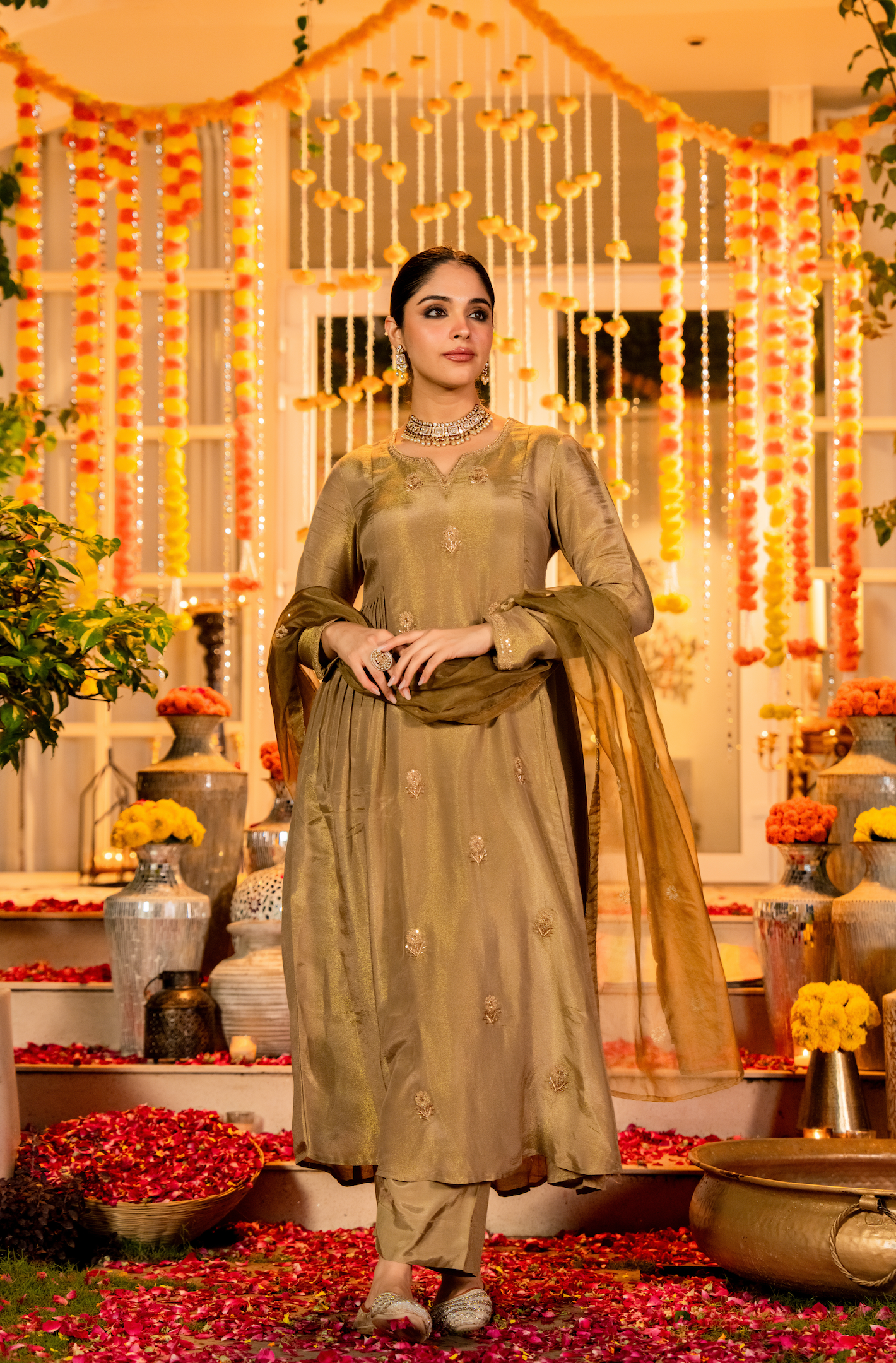 Gold Simmer Chanderi Kurta Pant Set With Heavy Thread Embroidery Work