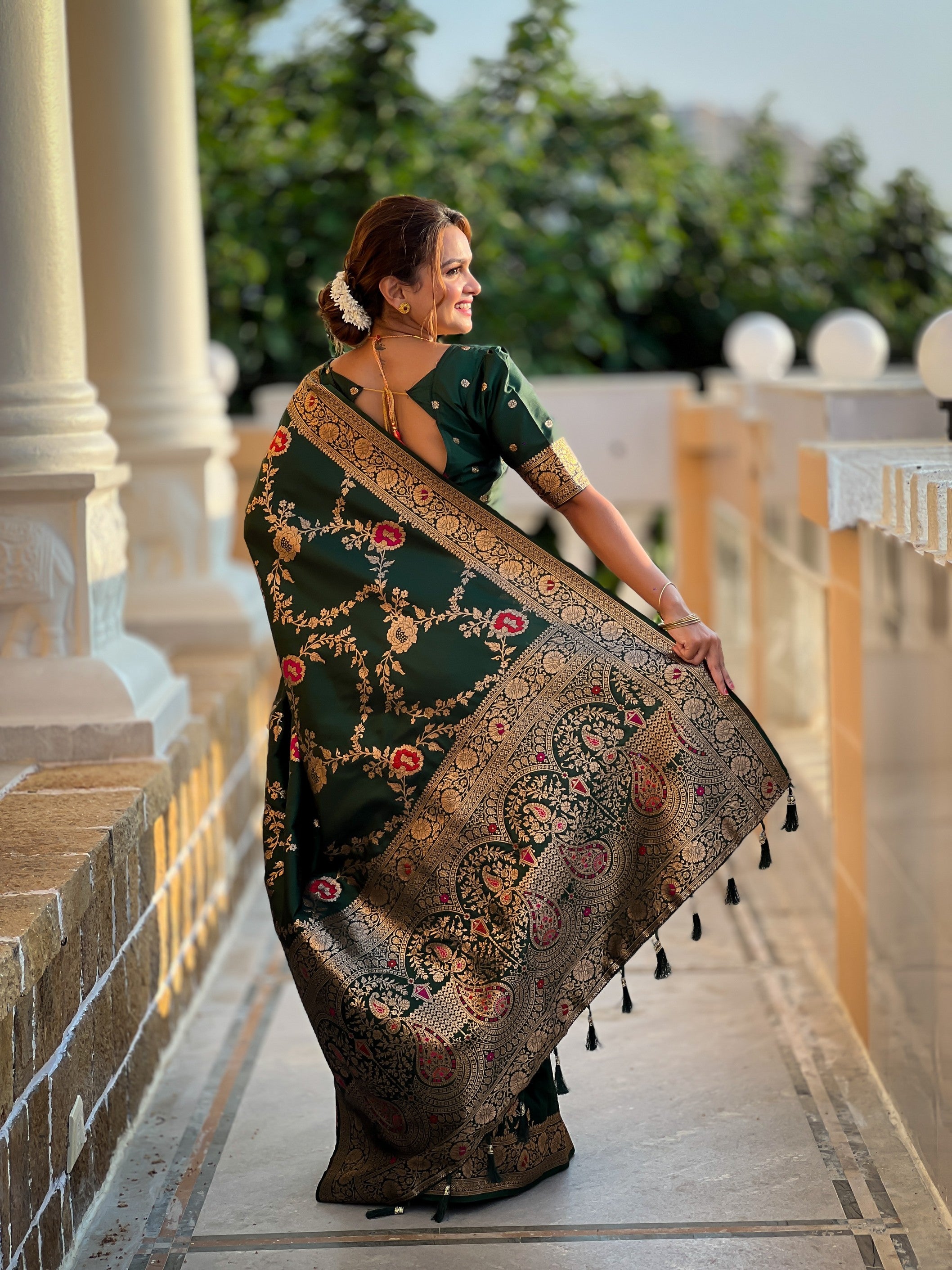 Green Banarasi Silk Saree With Traditional Woven Meenakari Designer Traditional Looks