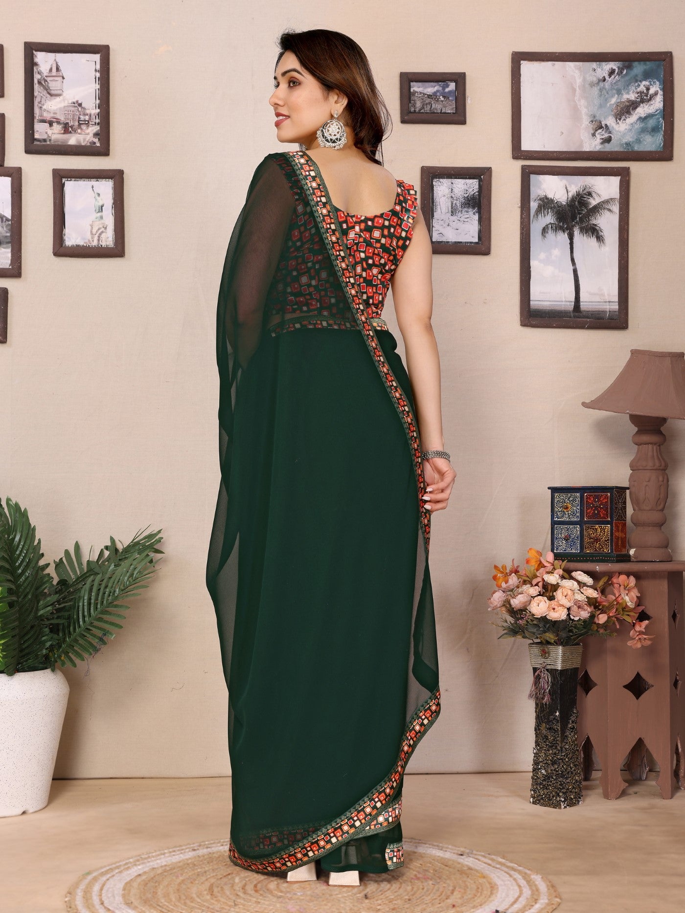 Green Georgette Saree With Plain Design And Digital Print Blouse