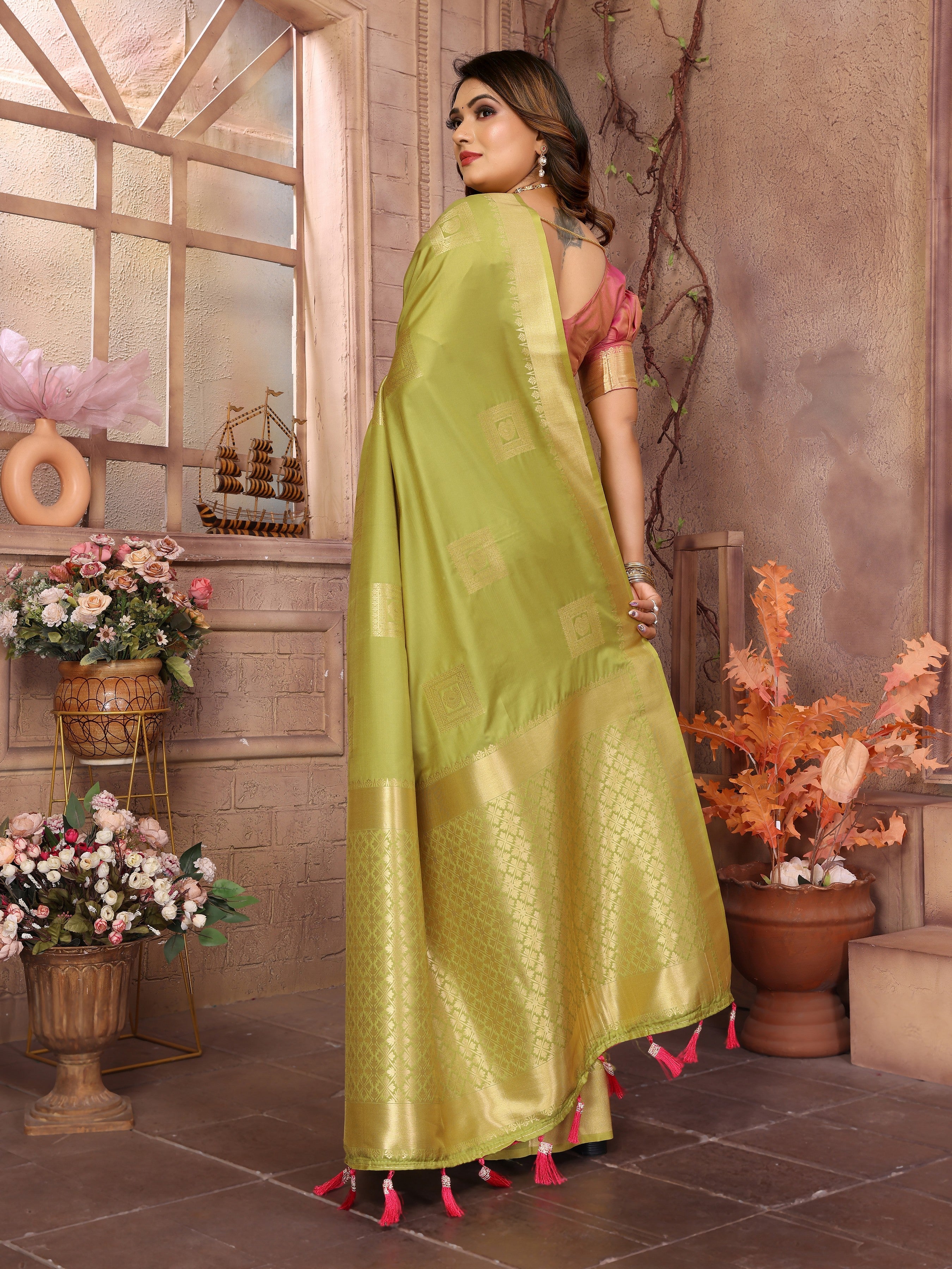 Green Graceful Soft Silk Saree With Woven Zari Work
