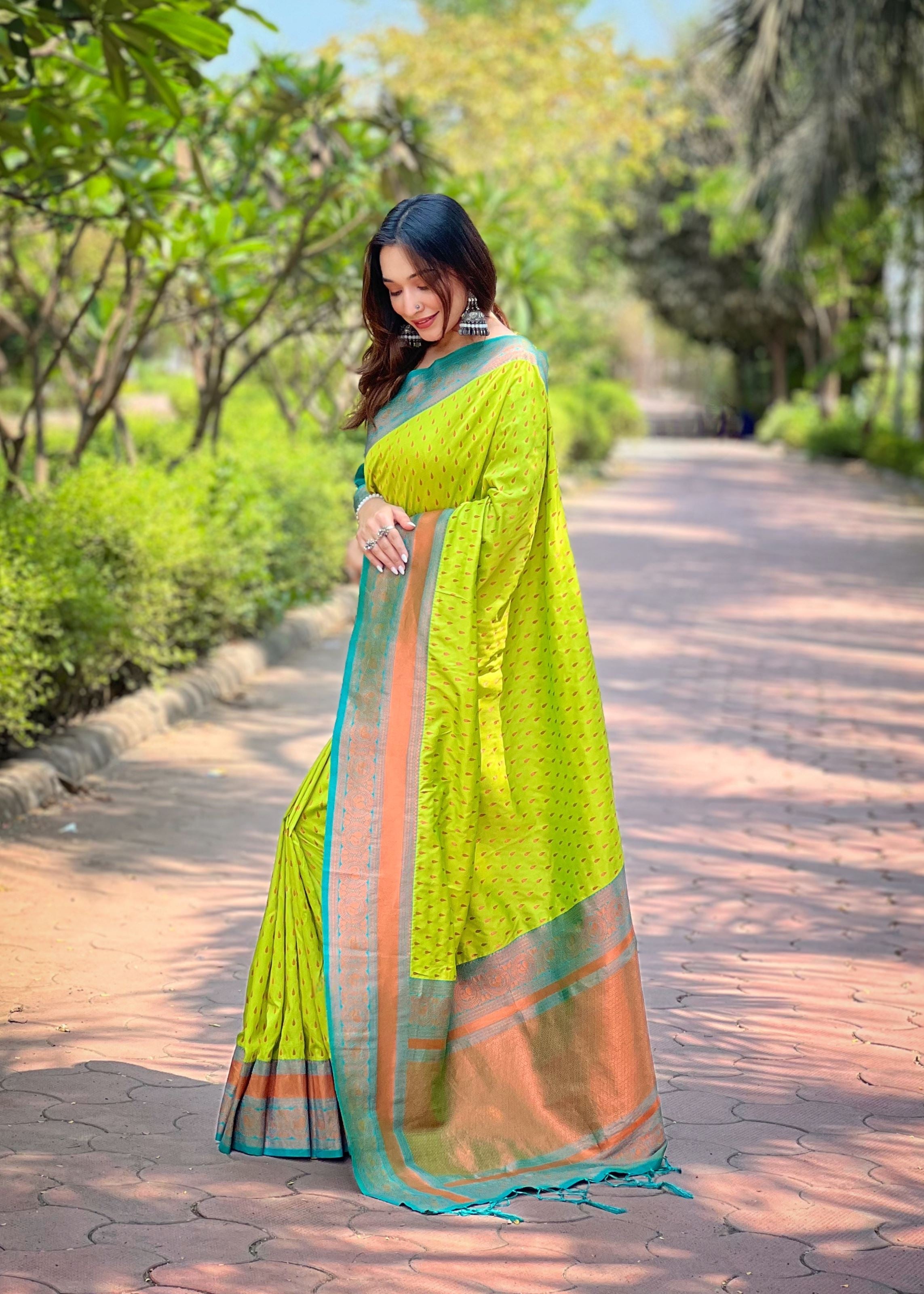 Green Silk Blend Saree With Woven Work