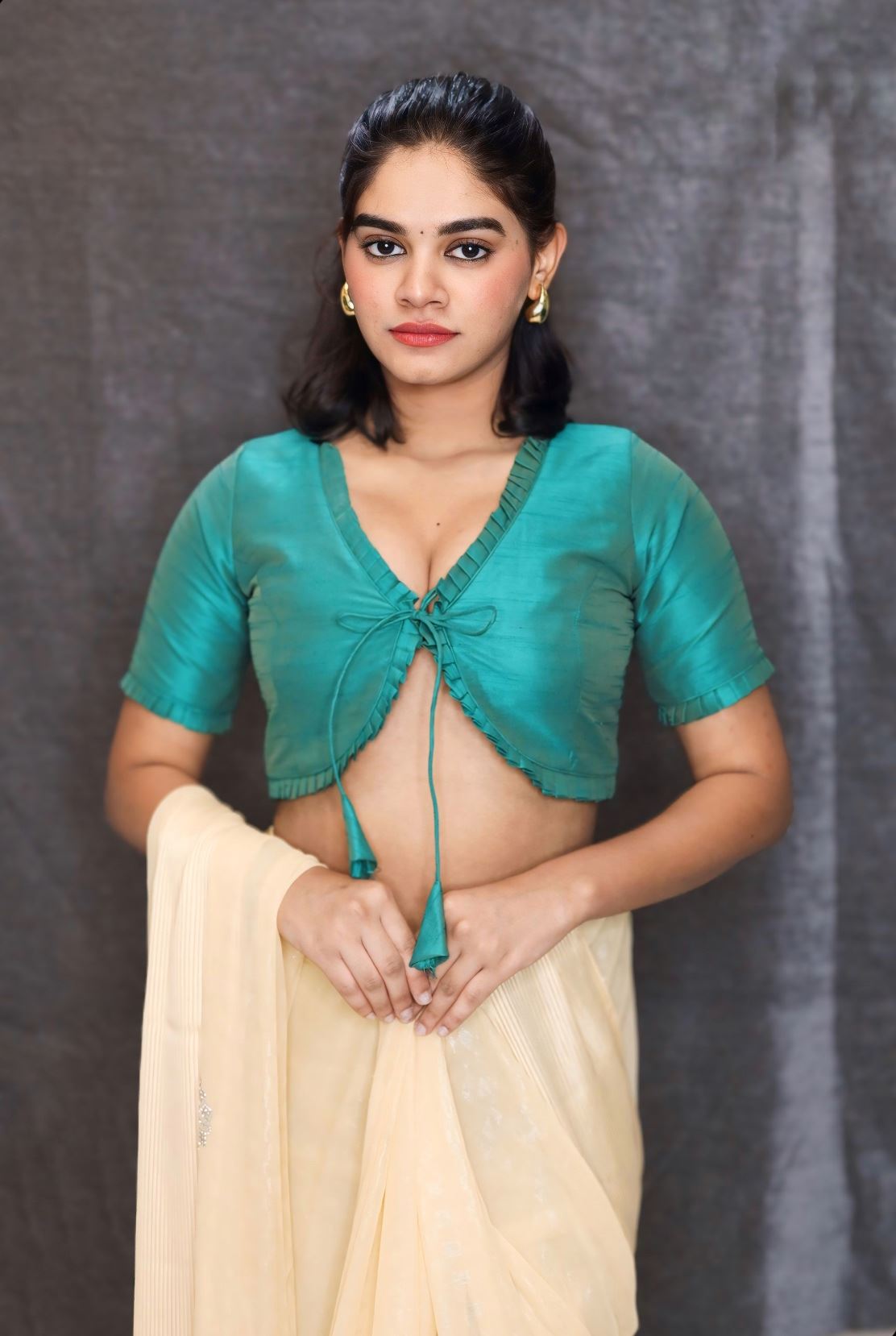 Green Silk Blouse In A Scalloped Neckline With A Tie-Up Tassel Dori